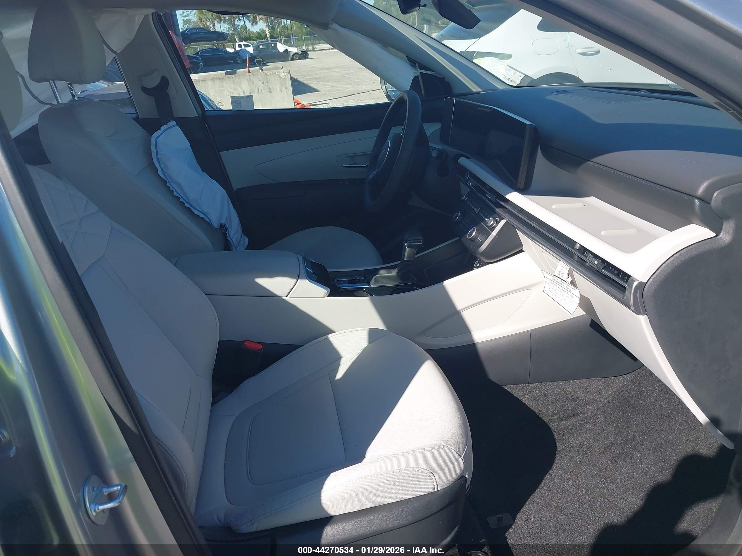 HYUNDAI TUCSON image 5