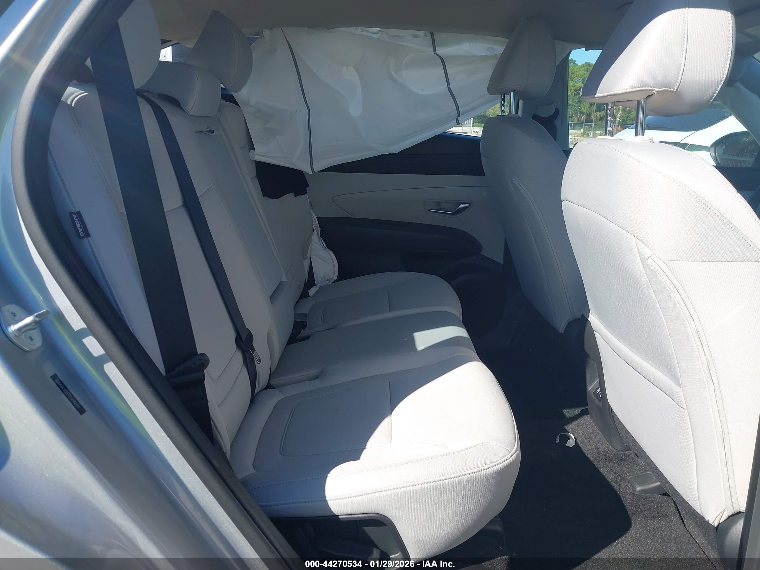 HYUNDAI TUCSON image 8