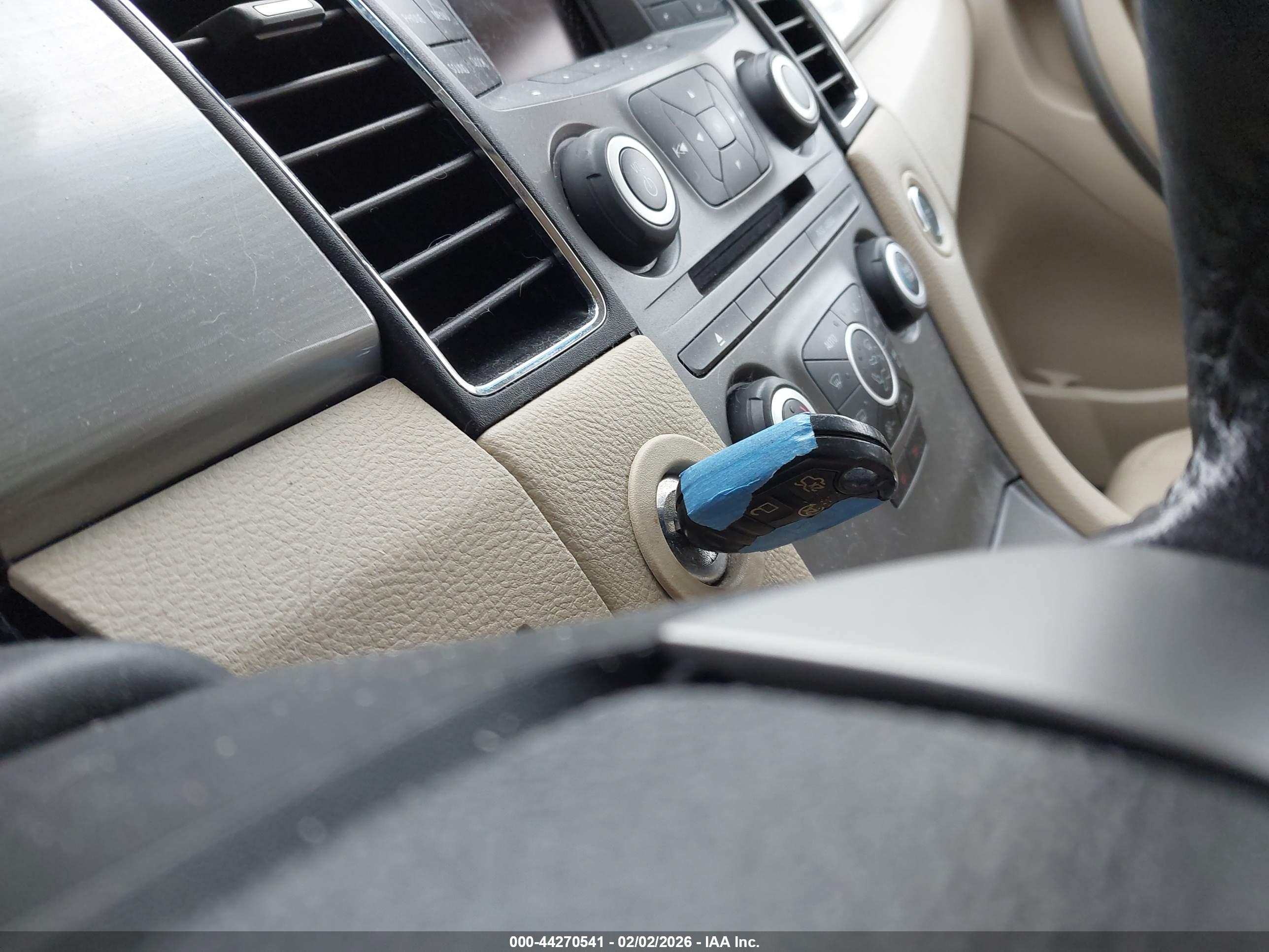 FORD TAURUS image 11