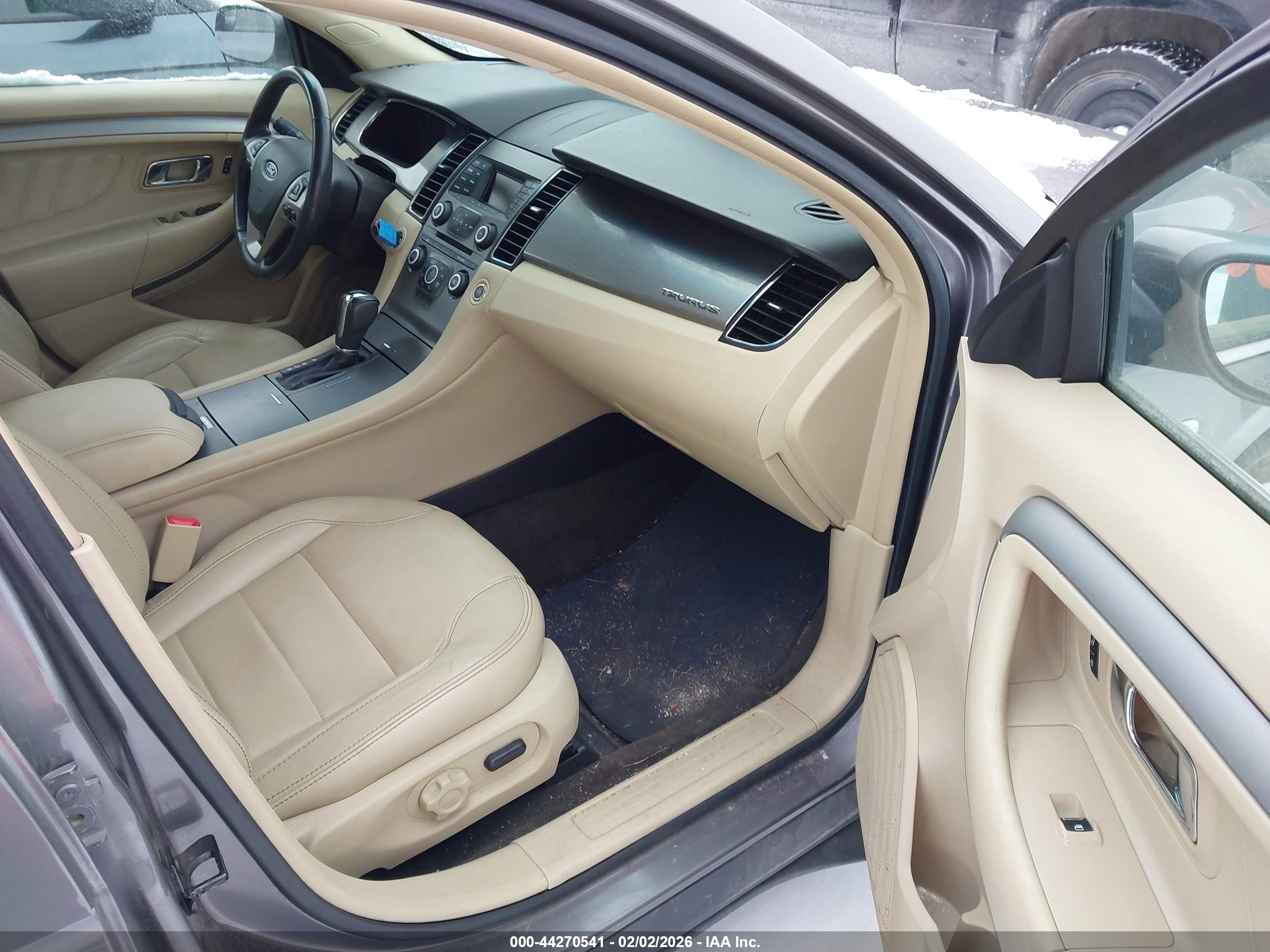 FORD TAURUS image 5