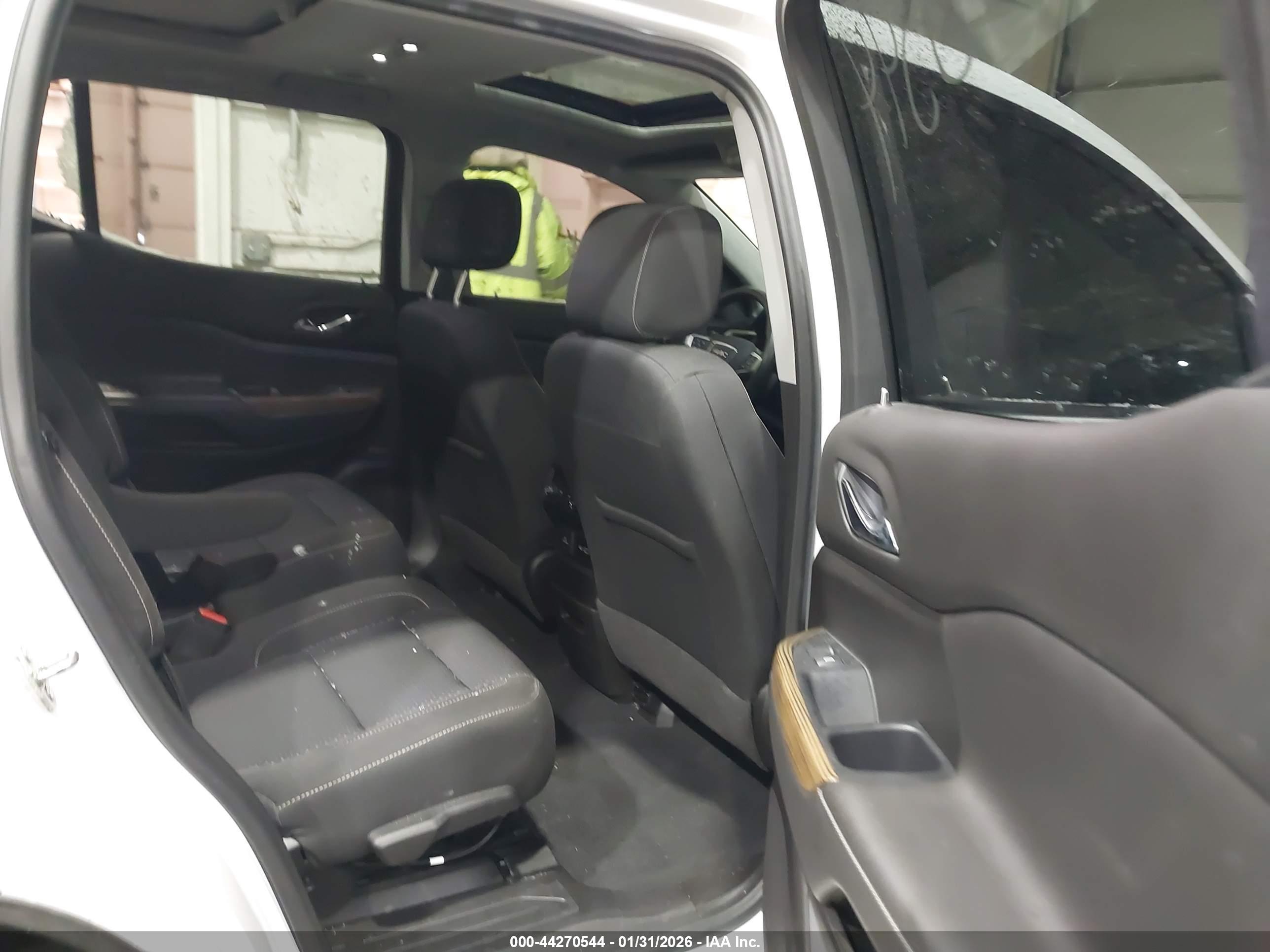 GMC ACADIA image 8