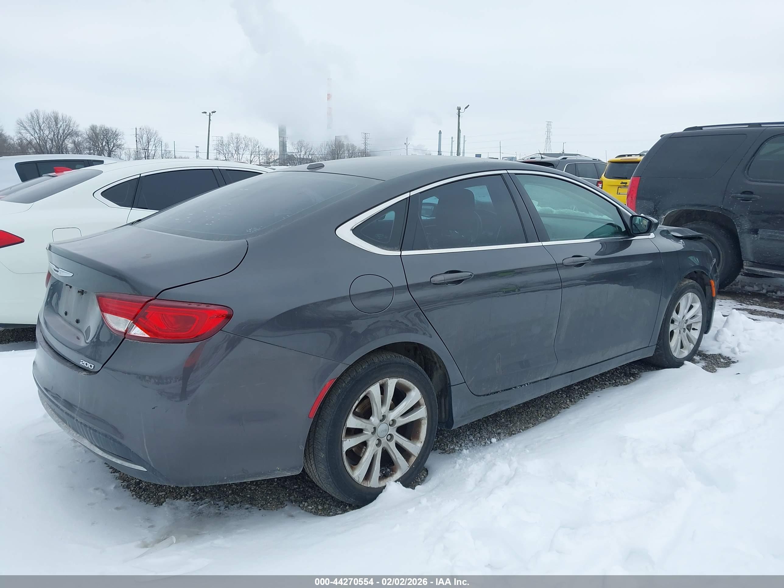 CHRYSLER 200 image 4