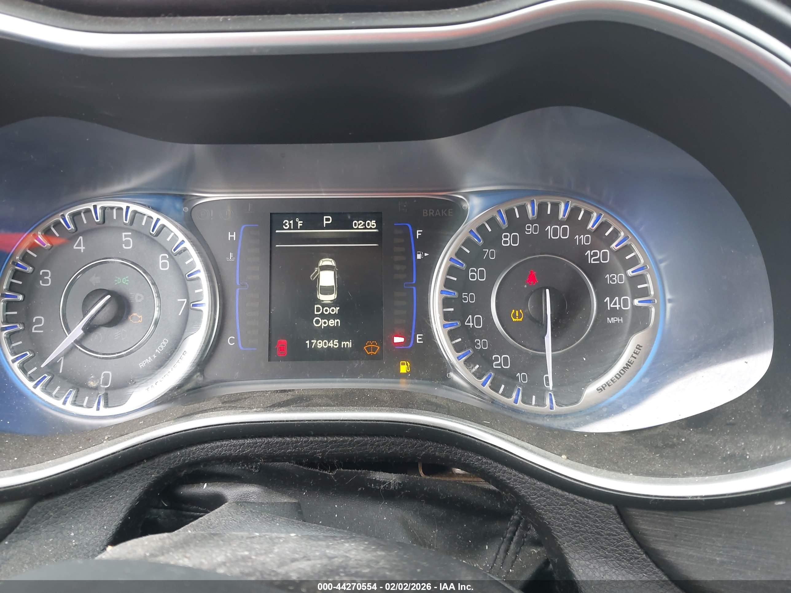 CHRYSLER 200 image 7