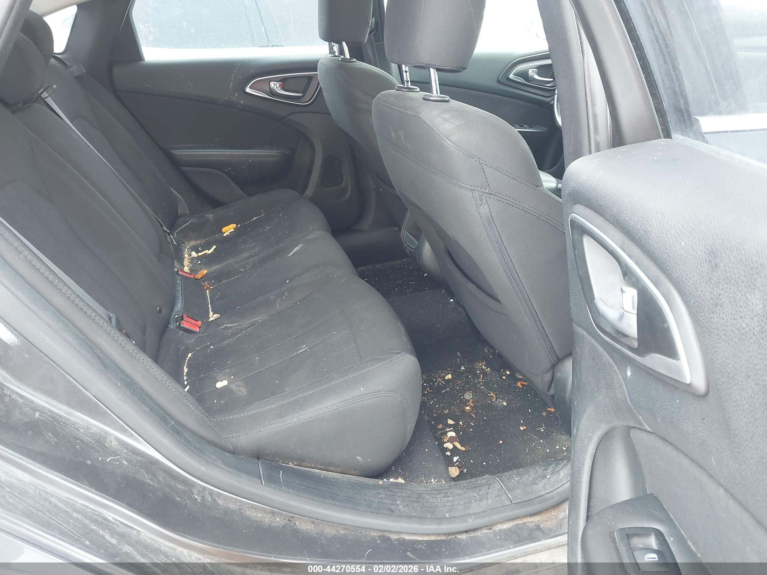 CHRYSLER 200 image 8