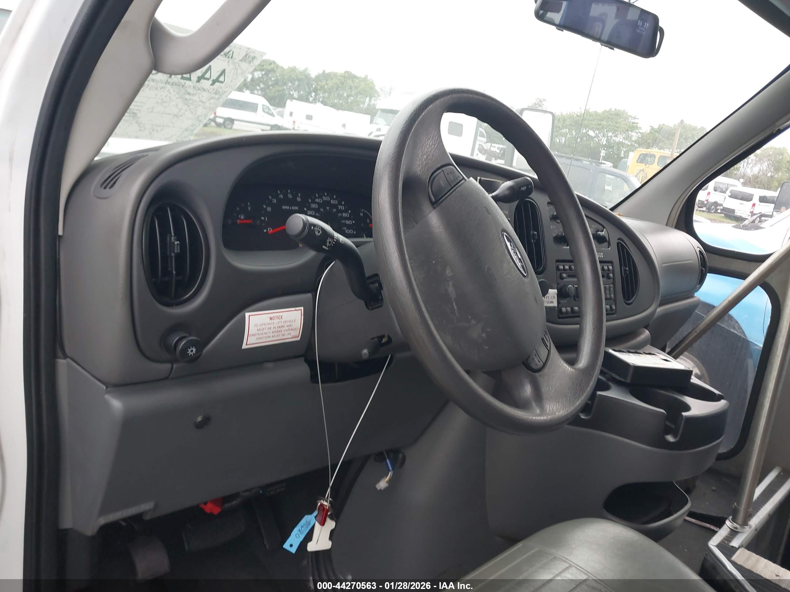 FORD E-350 image 7