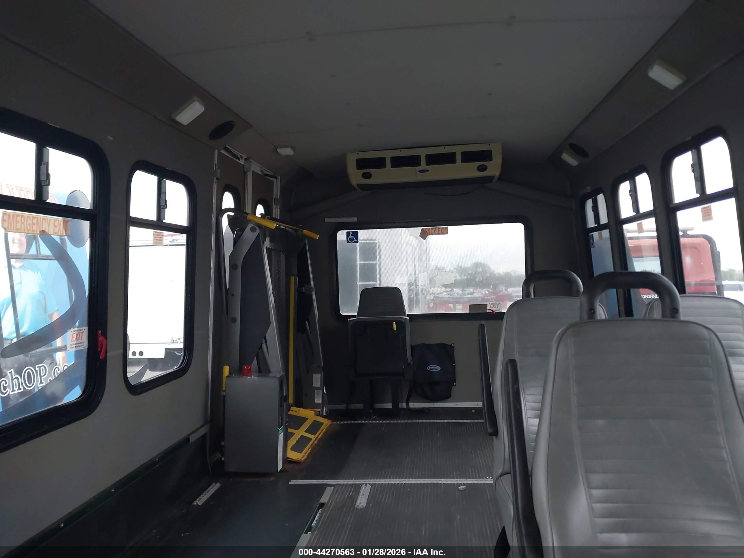 FORD E-350 image 8