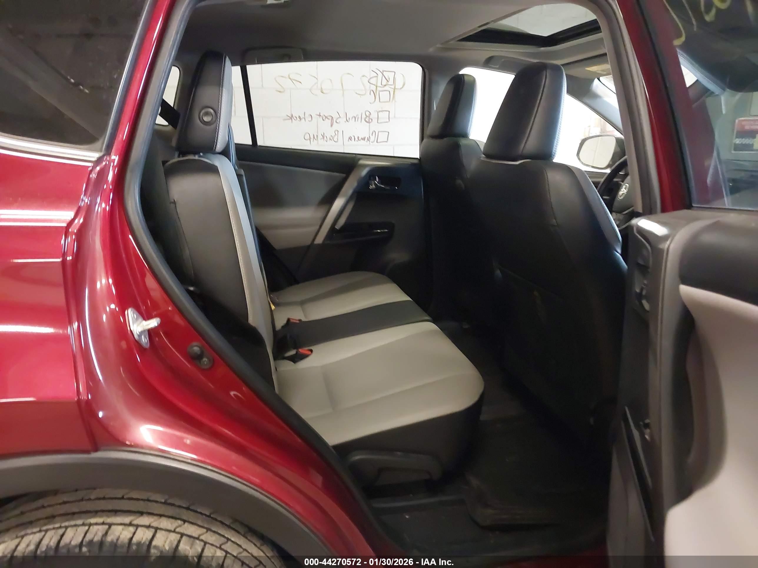 TOYOTA RAV4 image 8