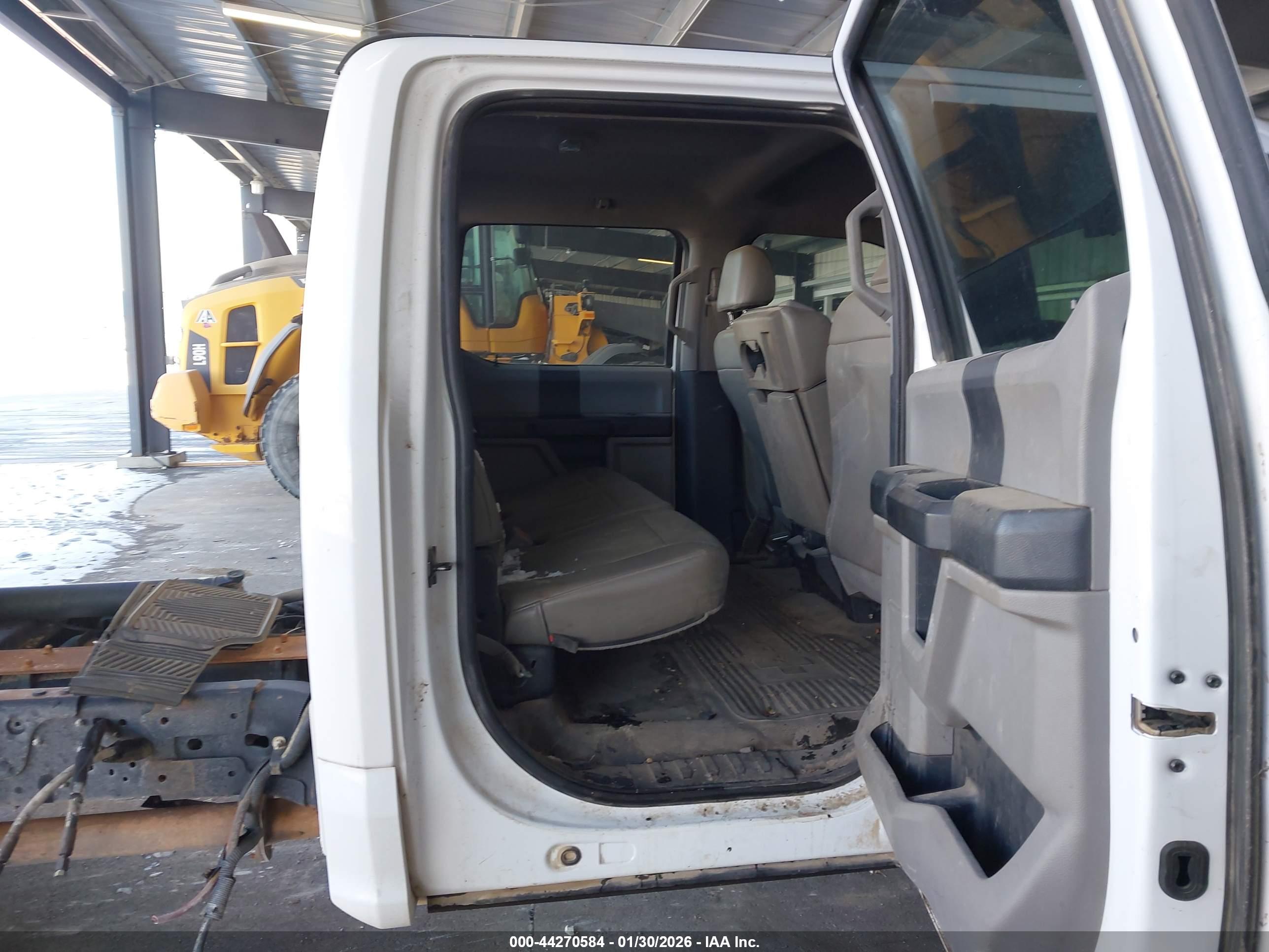 FORD F-550 image 7