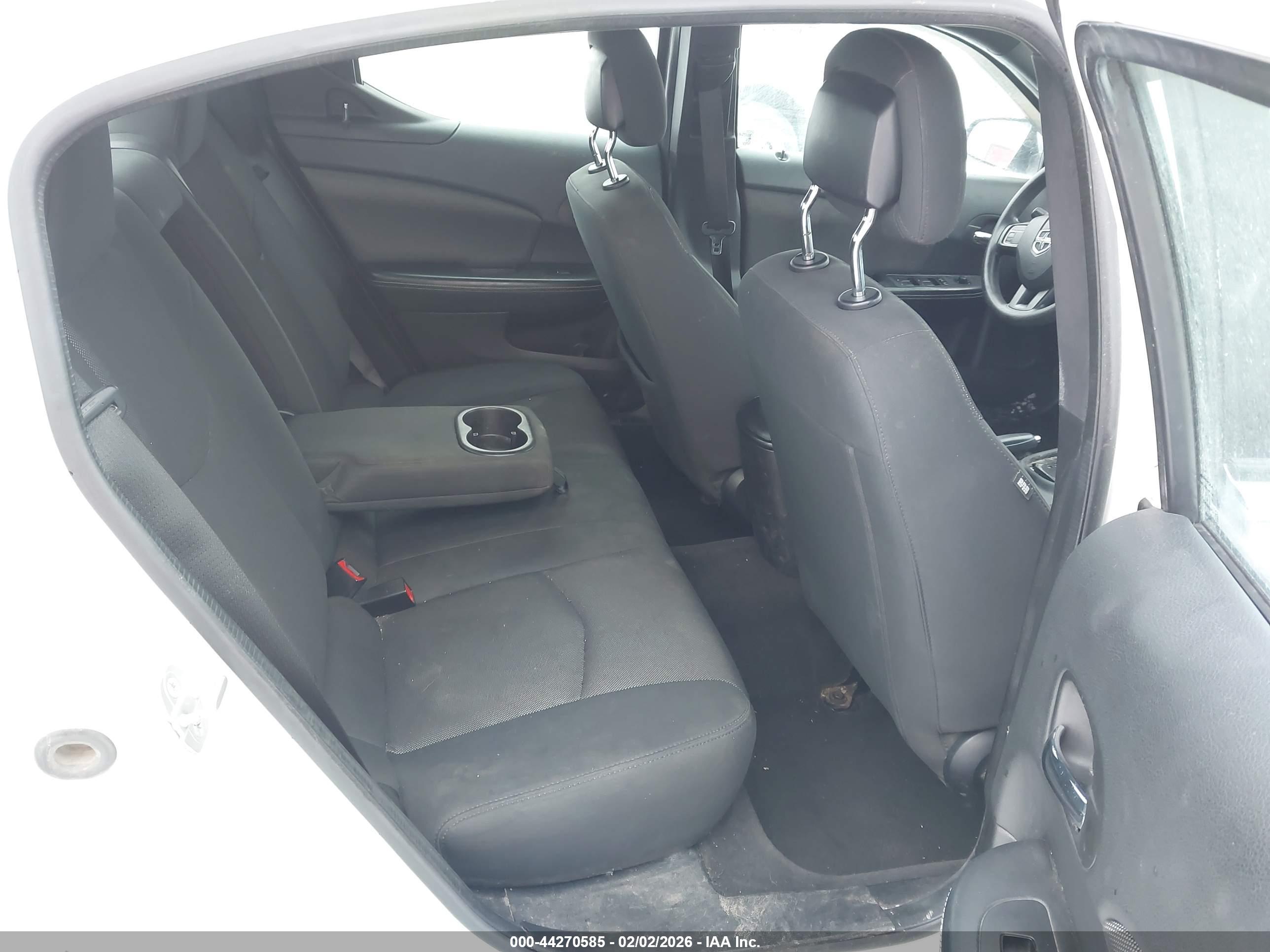 DODGE AVENGER image 8
