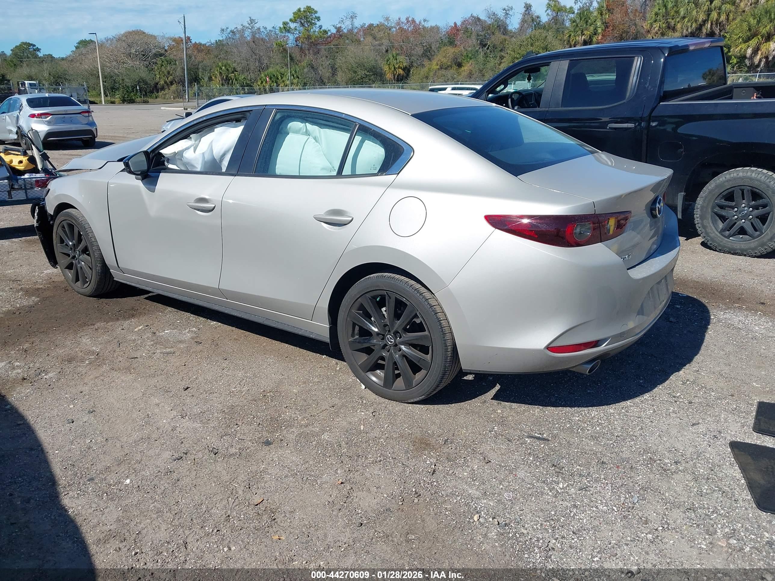 MAZDA MAZDA3 image 3