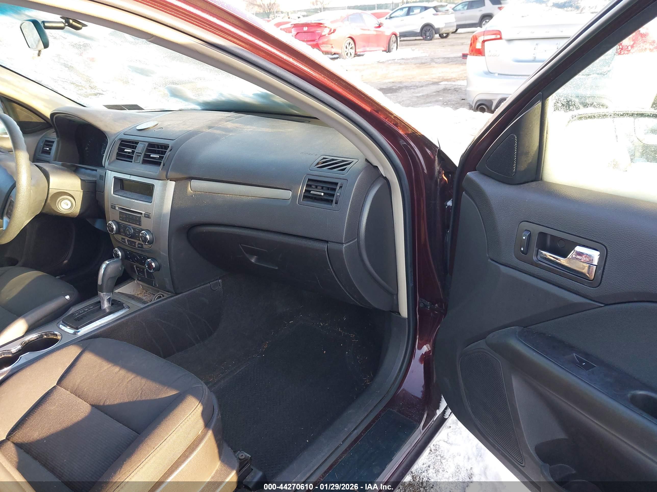 FORD FUSION image 5