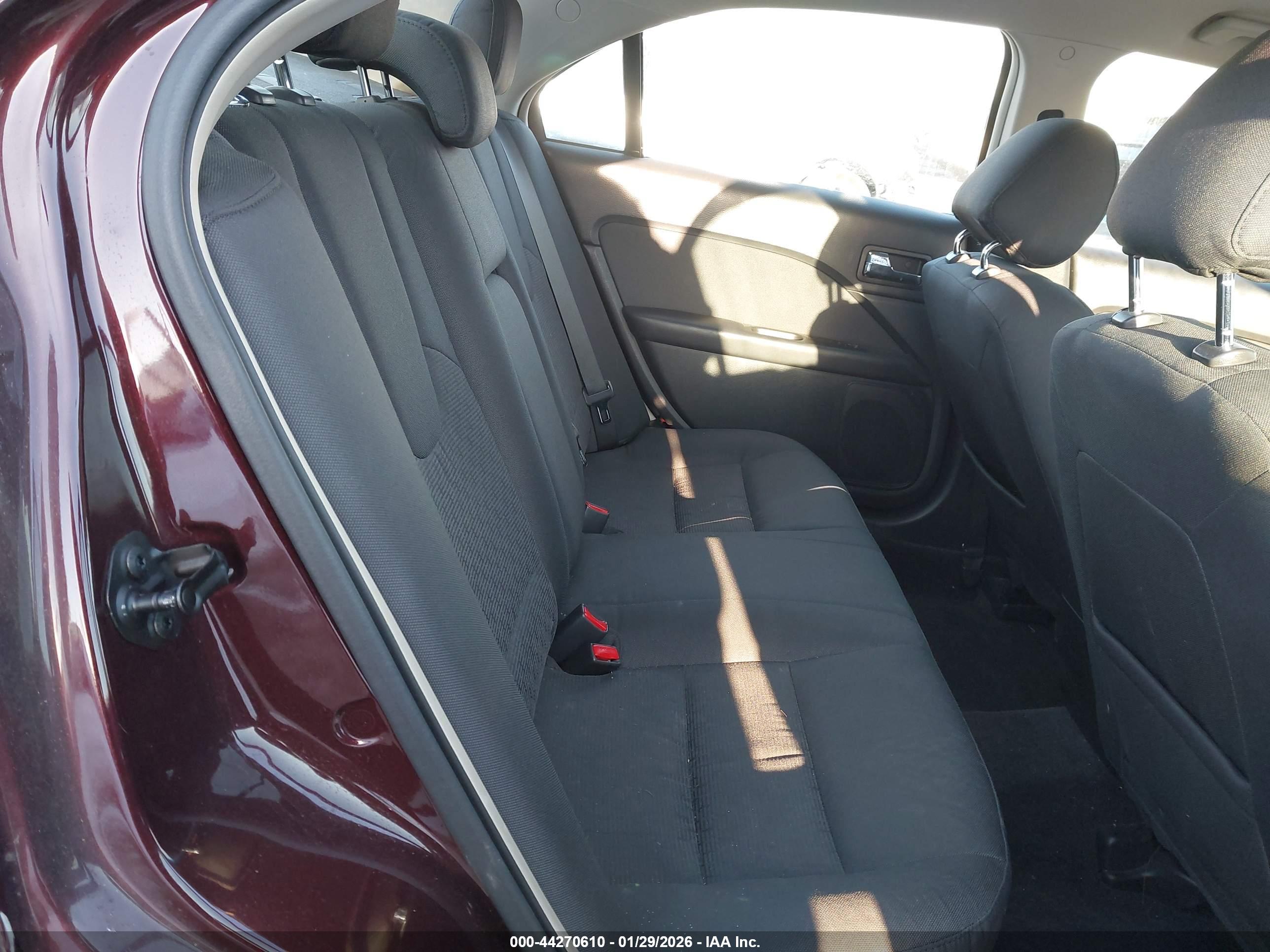 FORD FUSION image 8