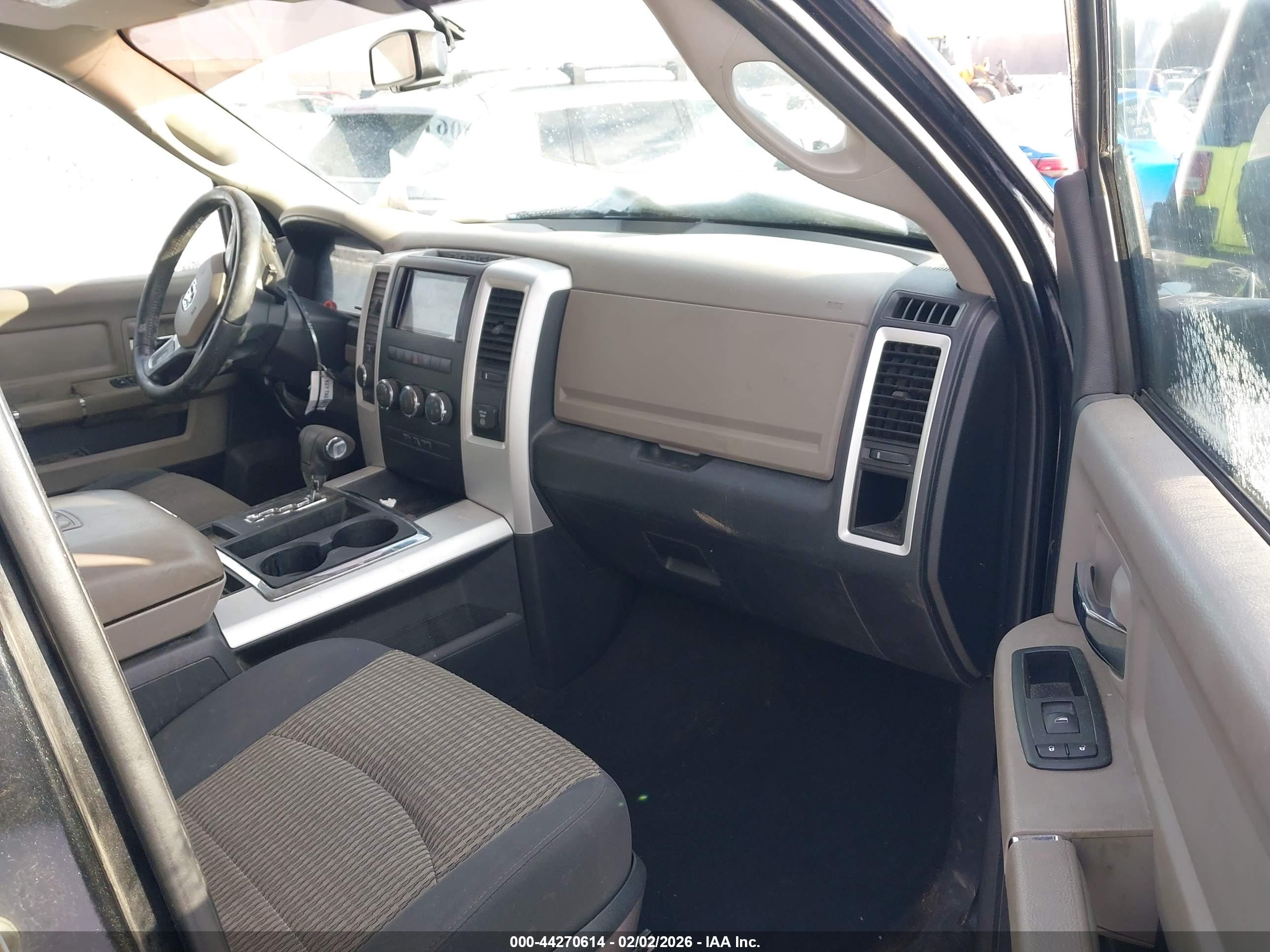 DODGE RAM image 5