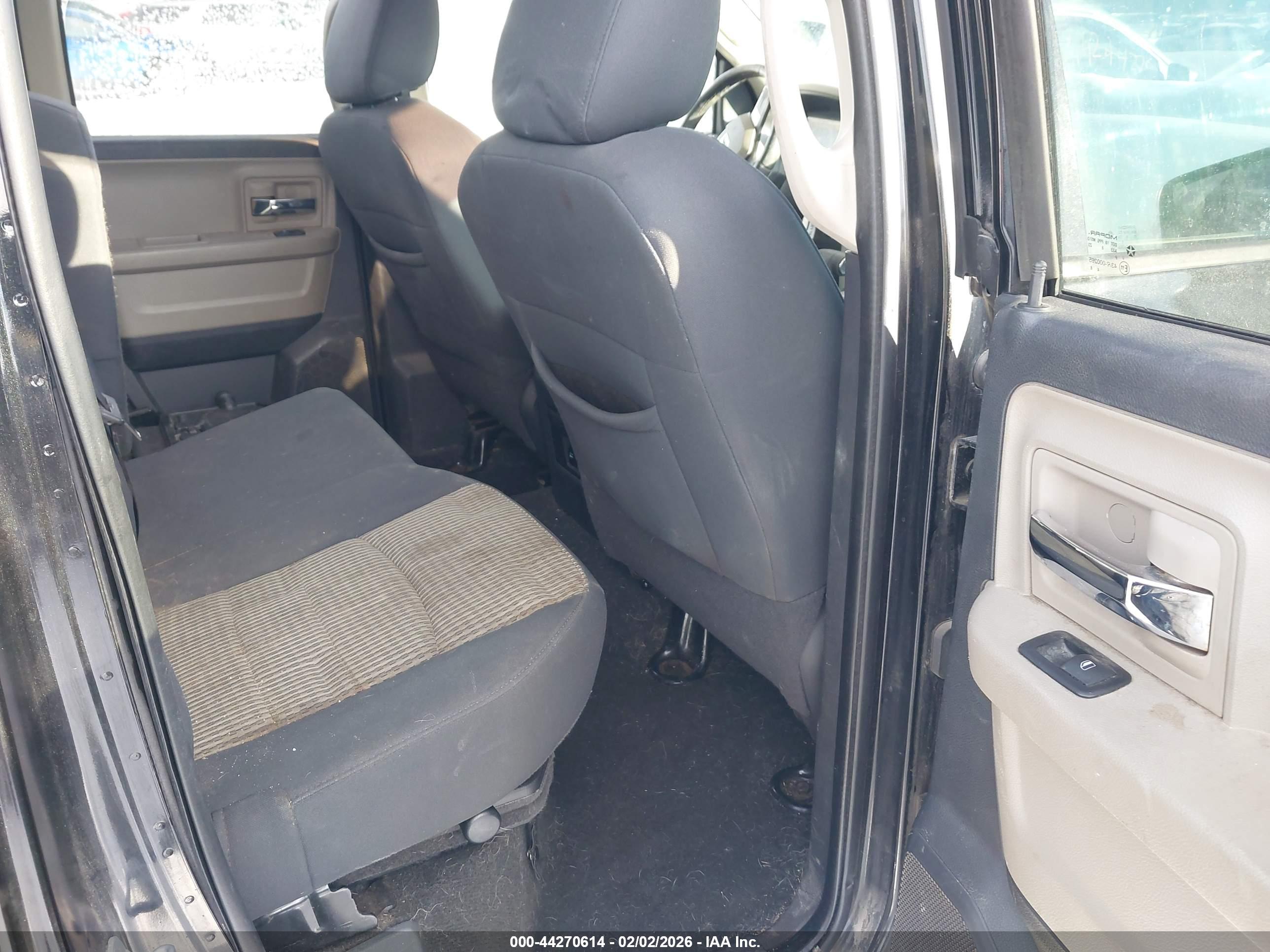 DODGE RAM image 8