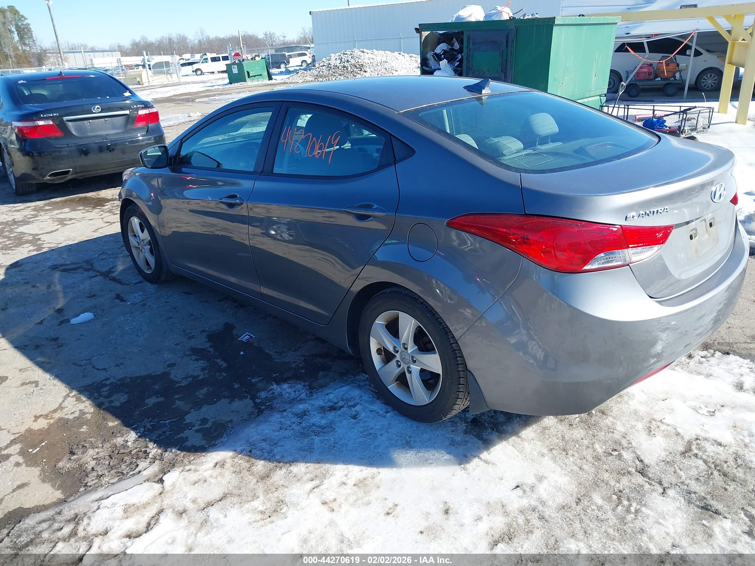 HYUNDAI ELANTRA image 3