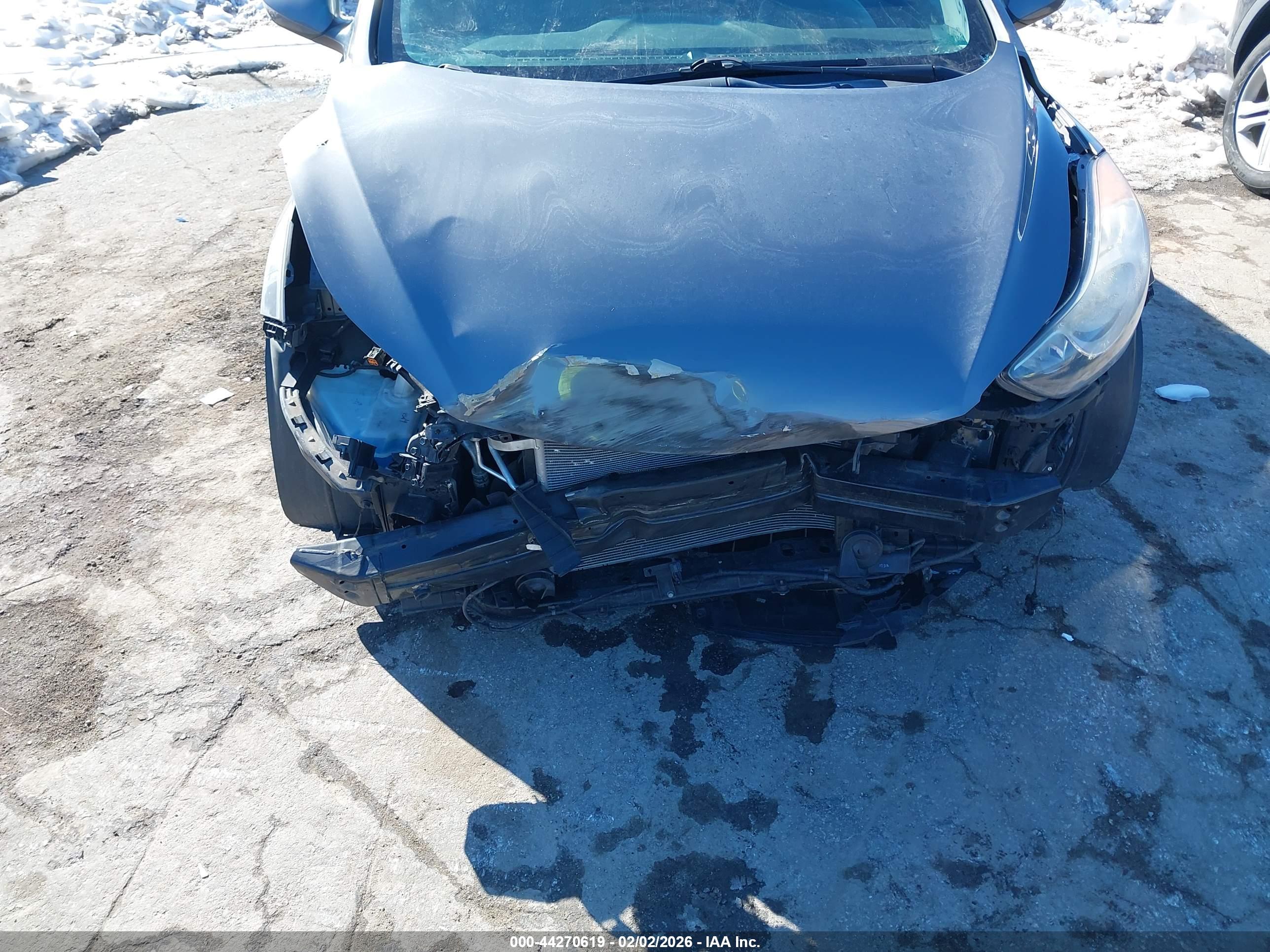 HYUNDAI ELANTRA image 6