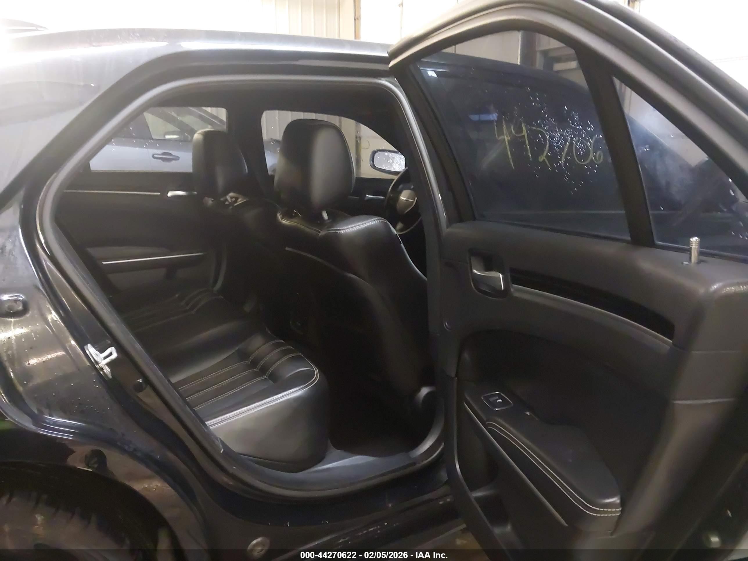 CHRYSLER 300 image 8