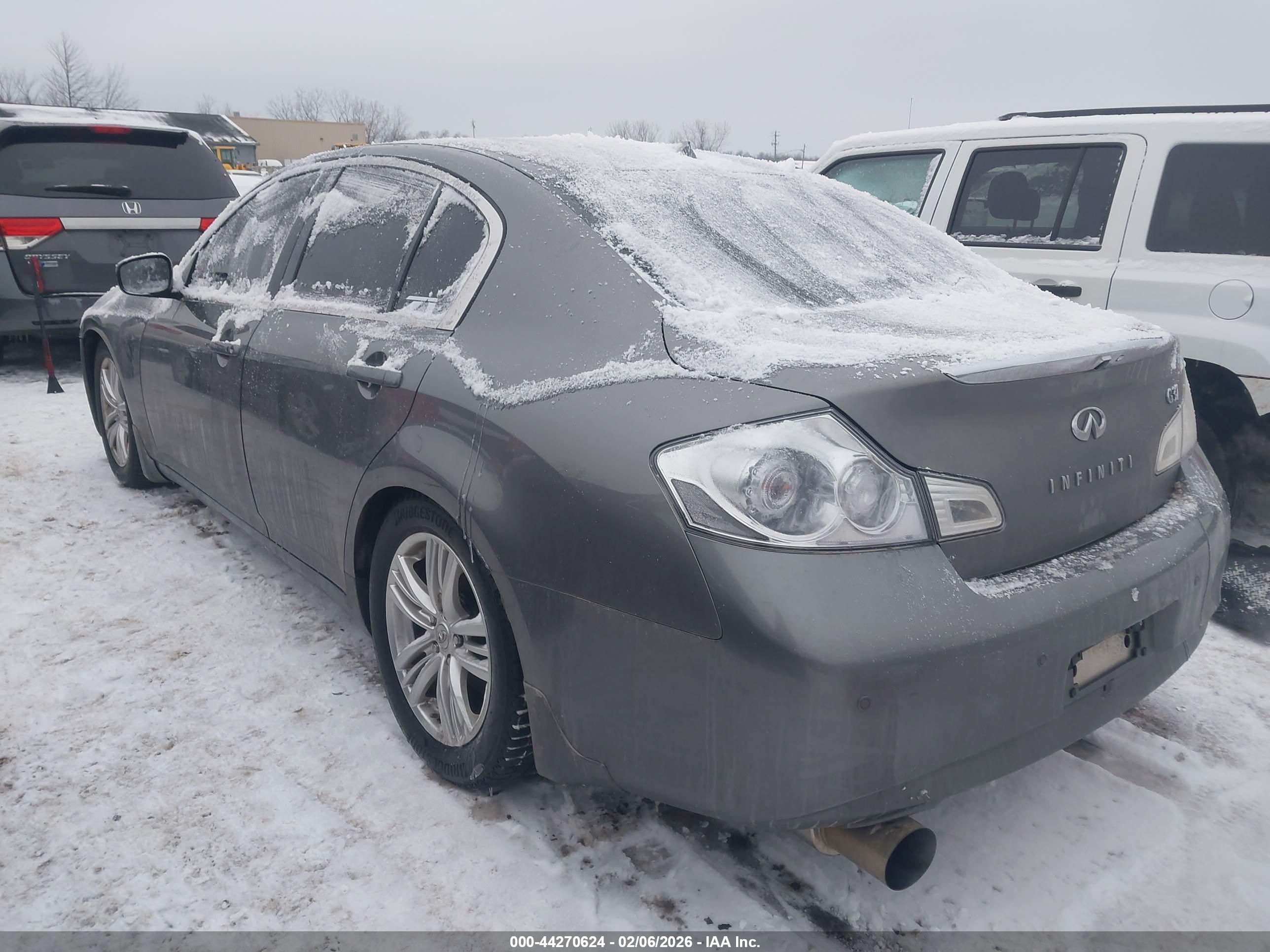 INFINITI G37 image 3