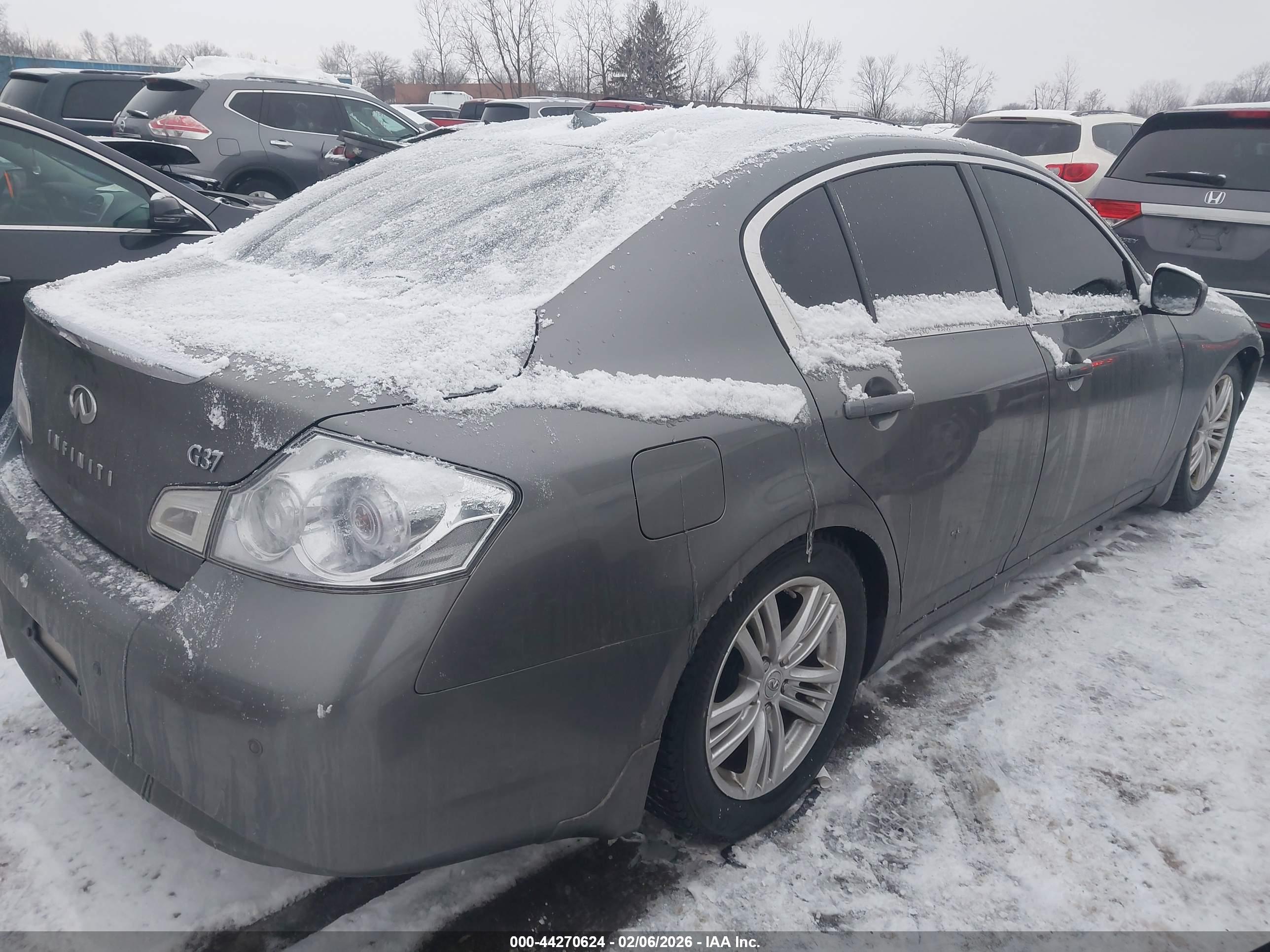INFINITI G37 image 4