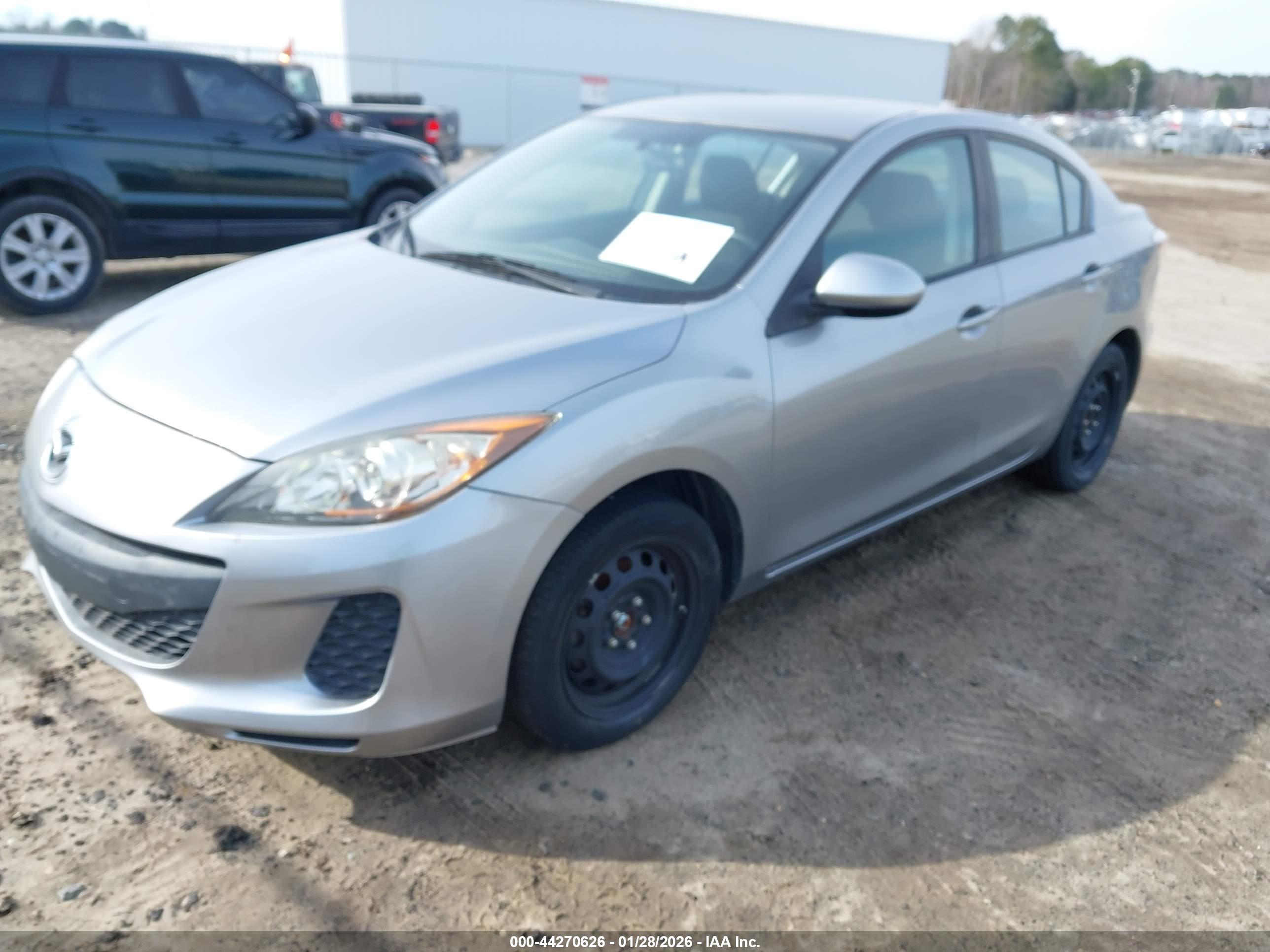 MAZDA MAZDA3 image 2