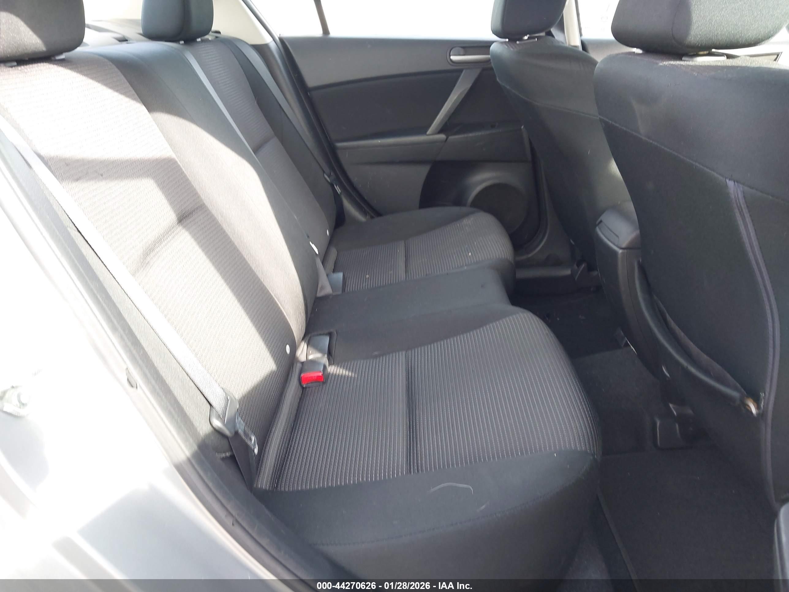MAZDA MAZDA3 image 8
