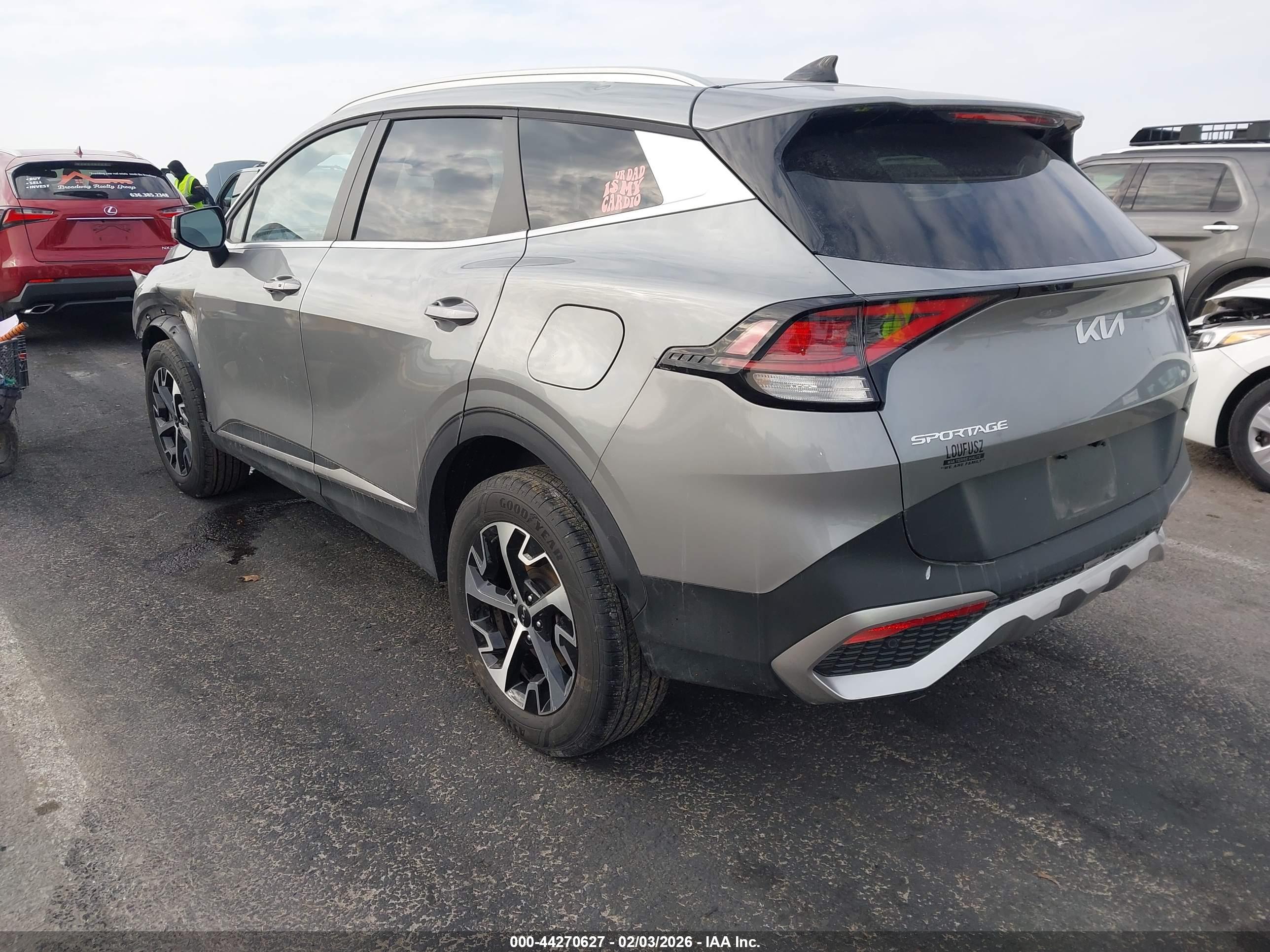 KIA SPORTAGE image 3