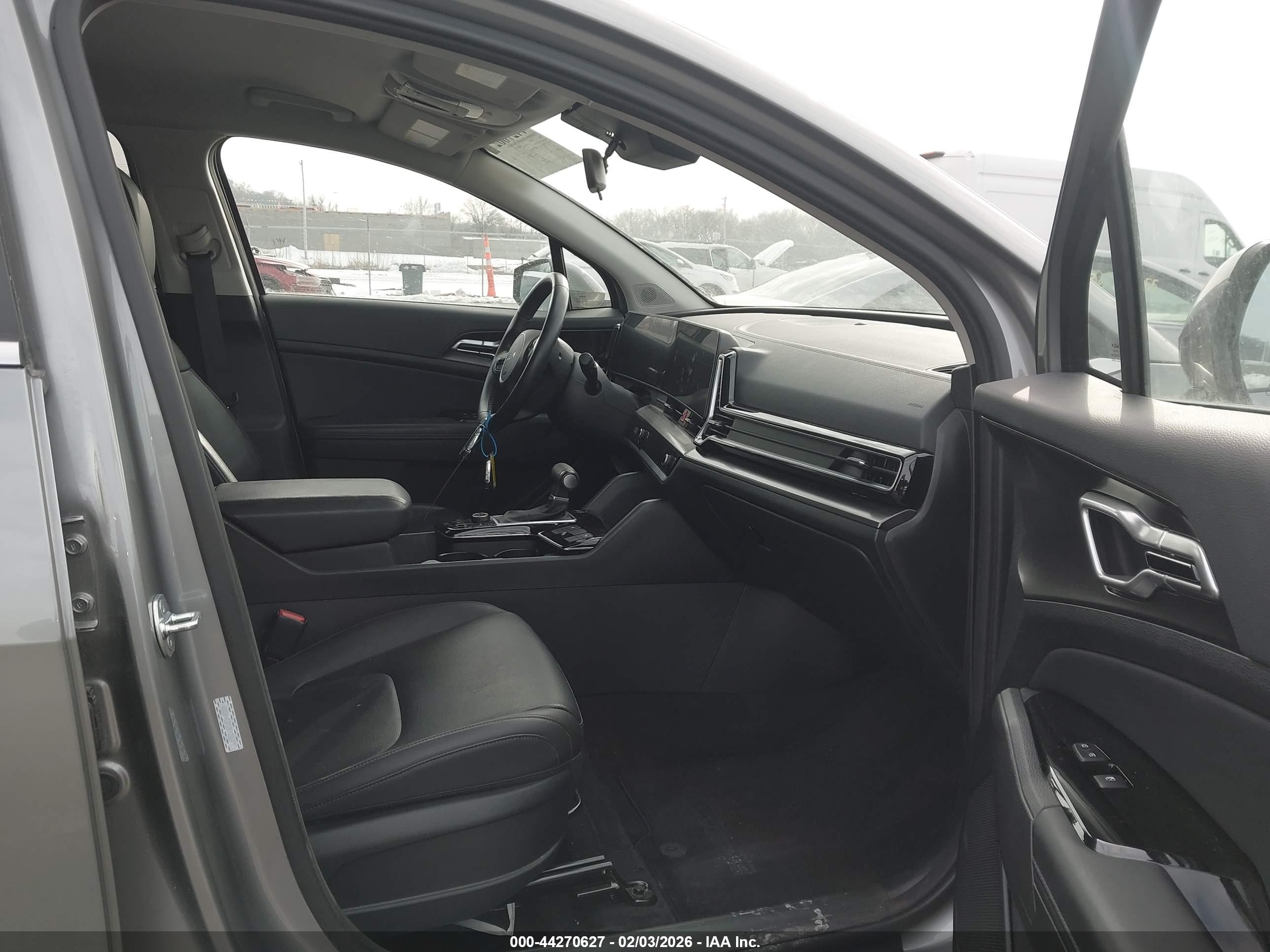 KIA SPORTAGE image 5