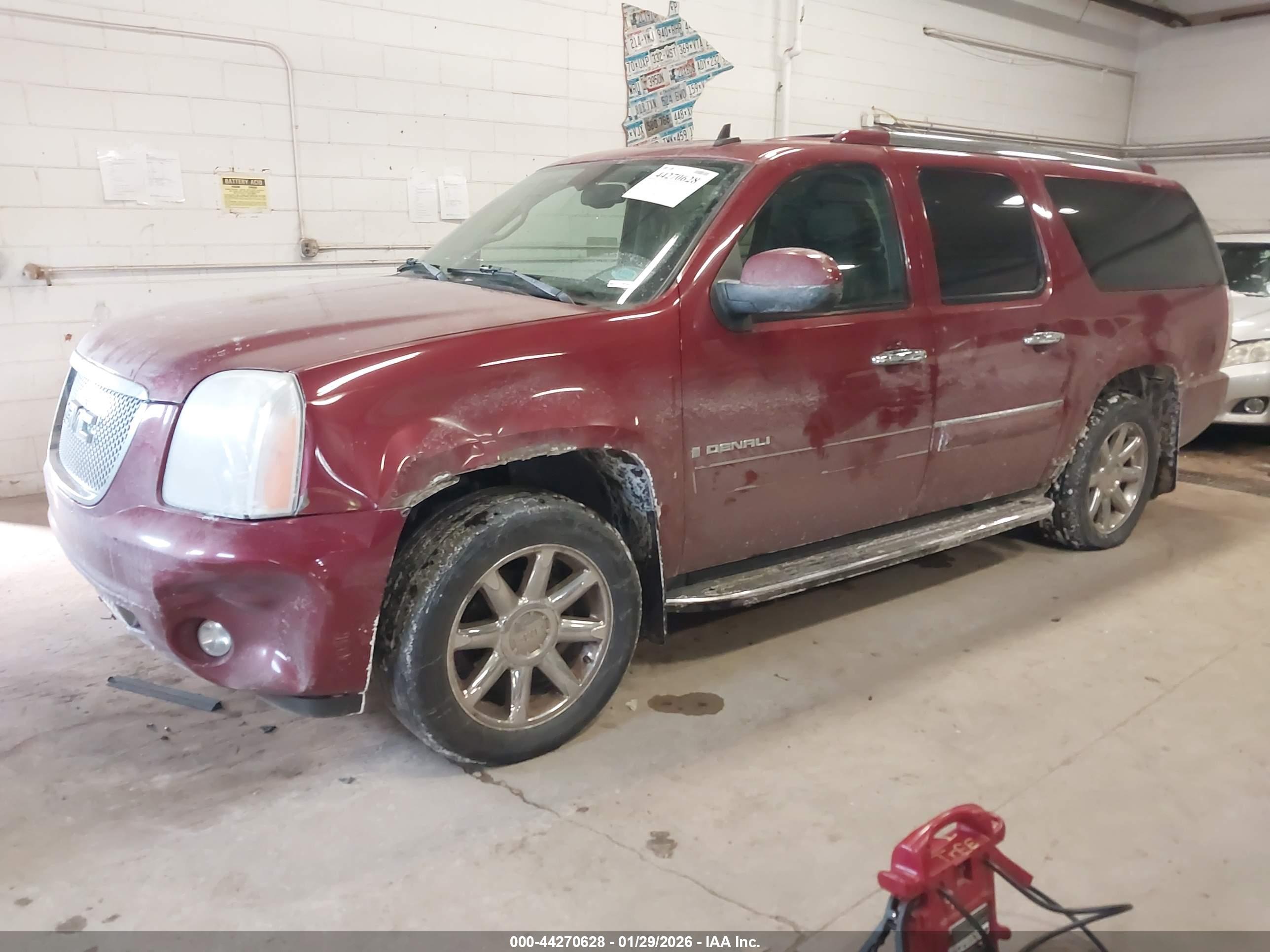 GMC YUKON image 2