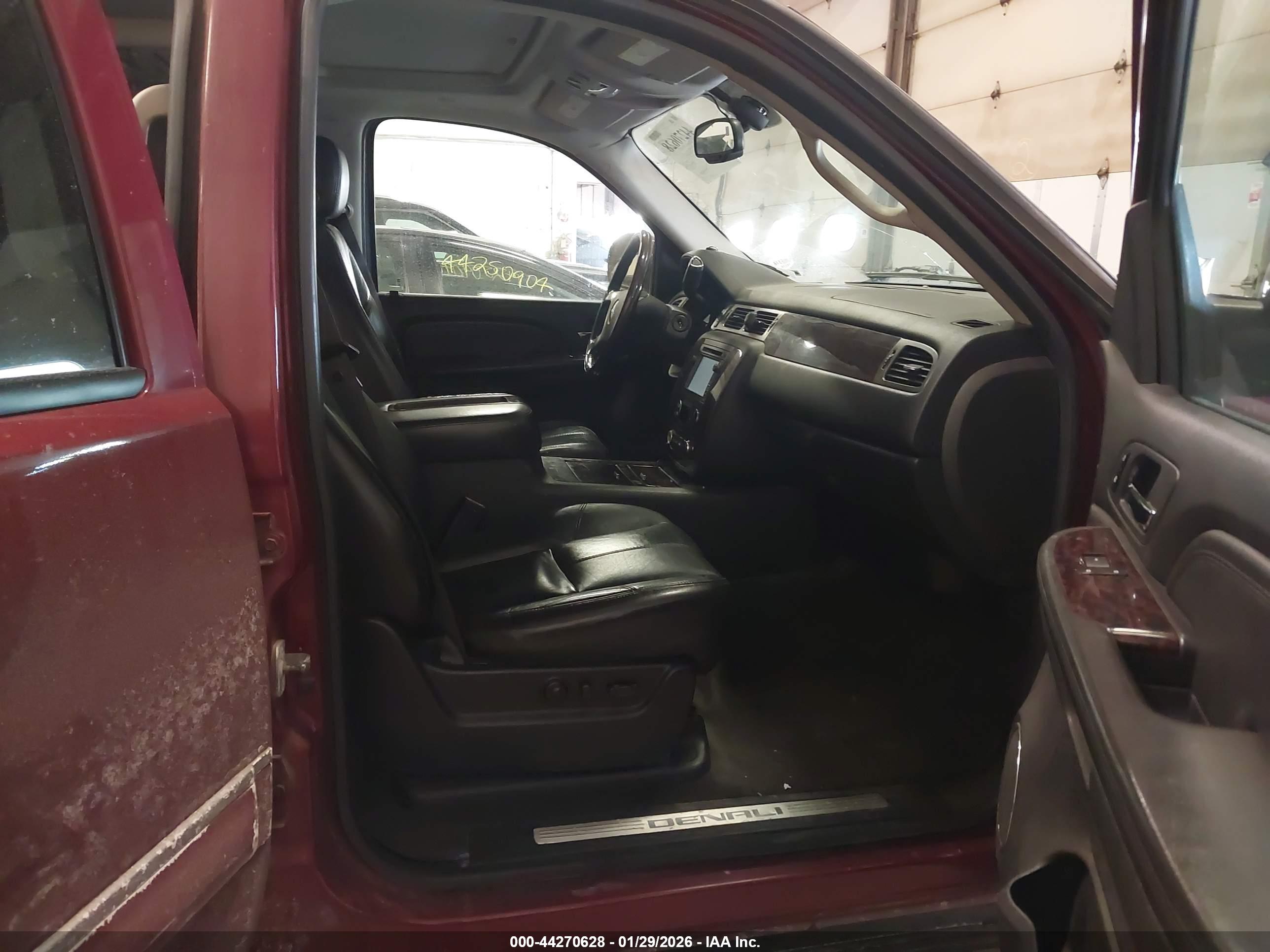 GMC YUKON image 5