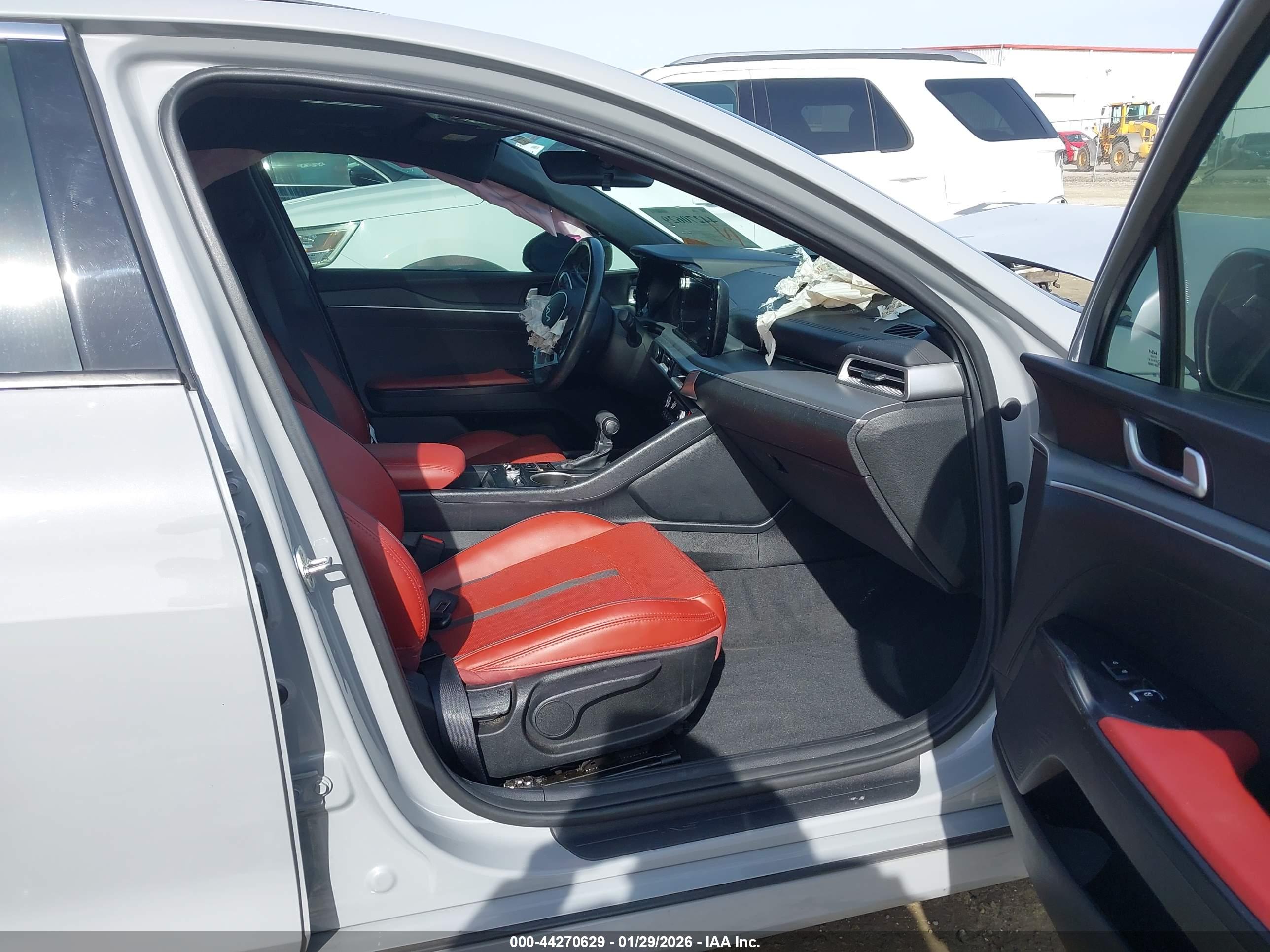 KIA K5 image 5
