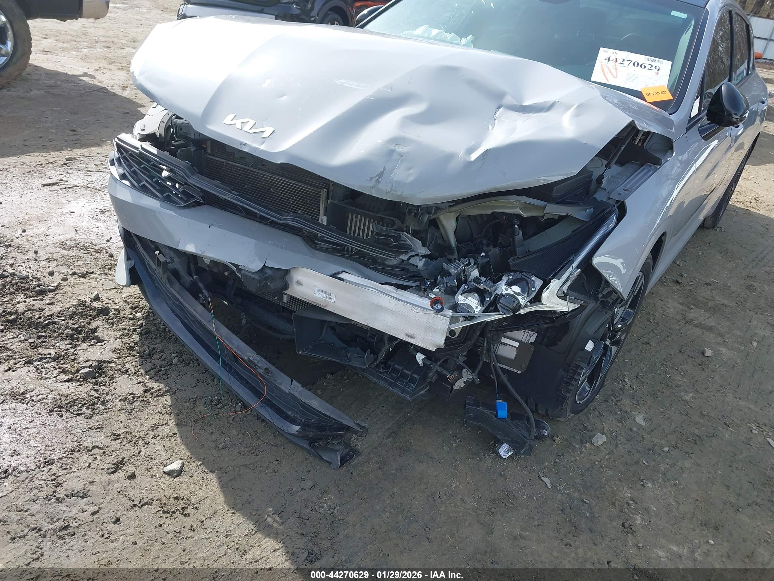 KIA K5 image 6
