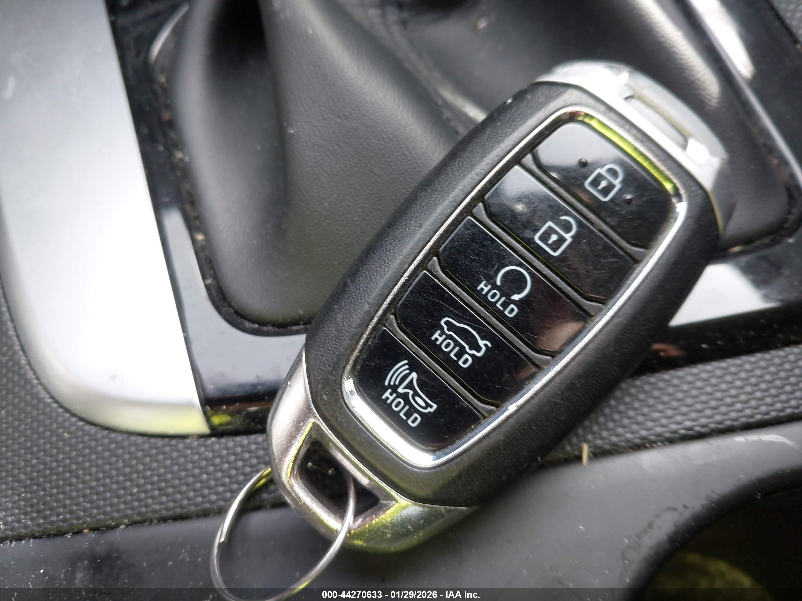 HYUNDAI ELANTRA image 11