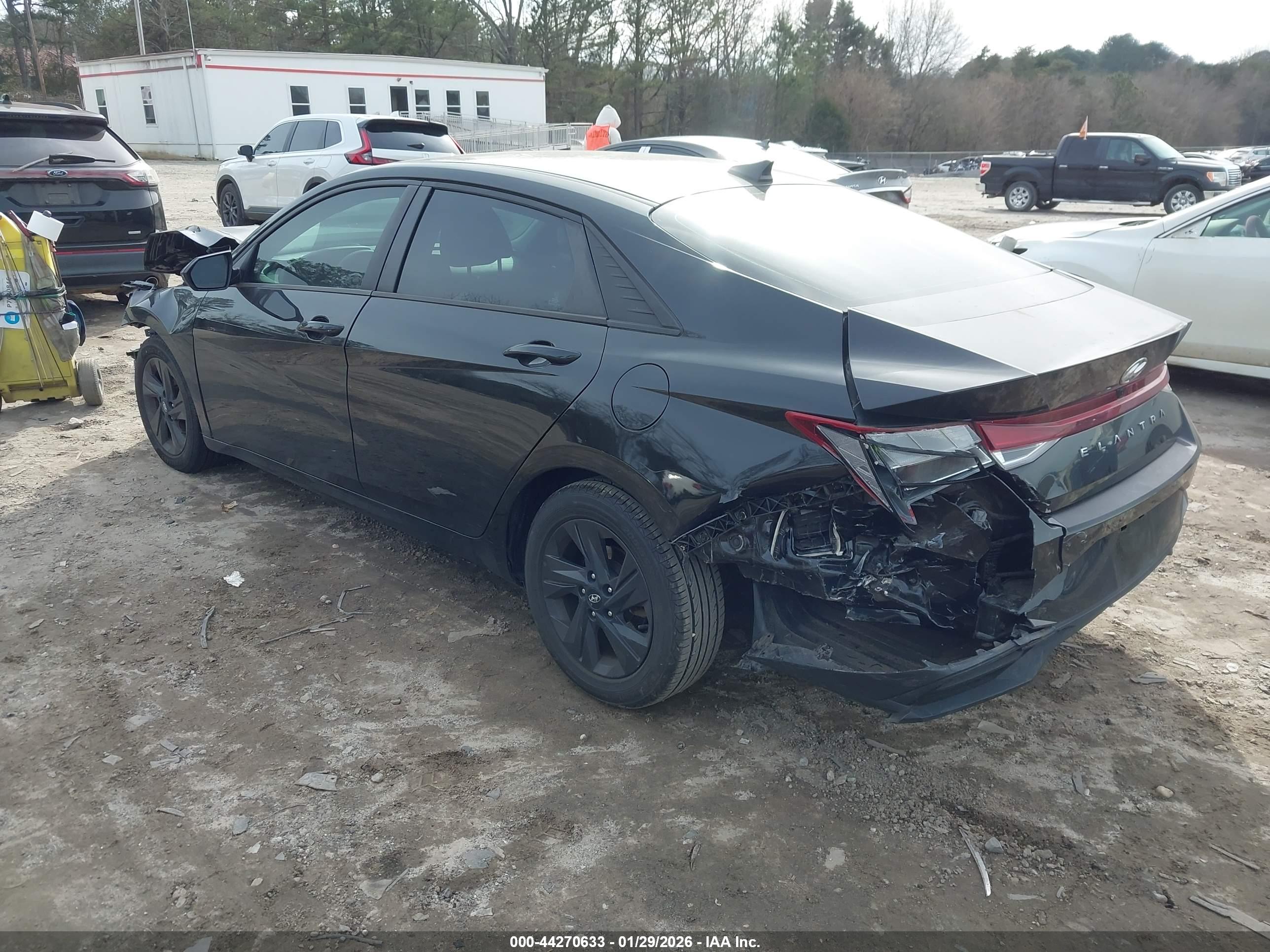 HYUNDAI ELANTRA image 3