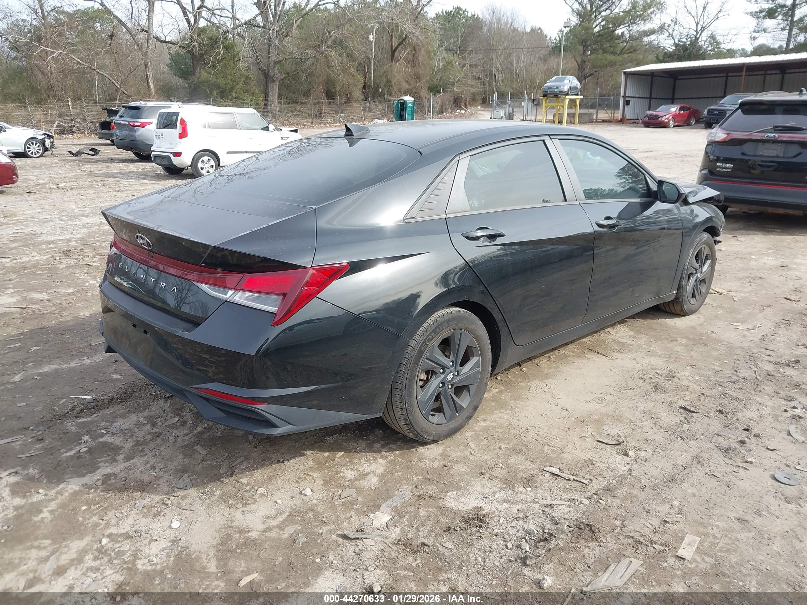 HYUNDAI ELANTRA image 4