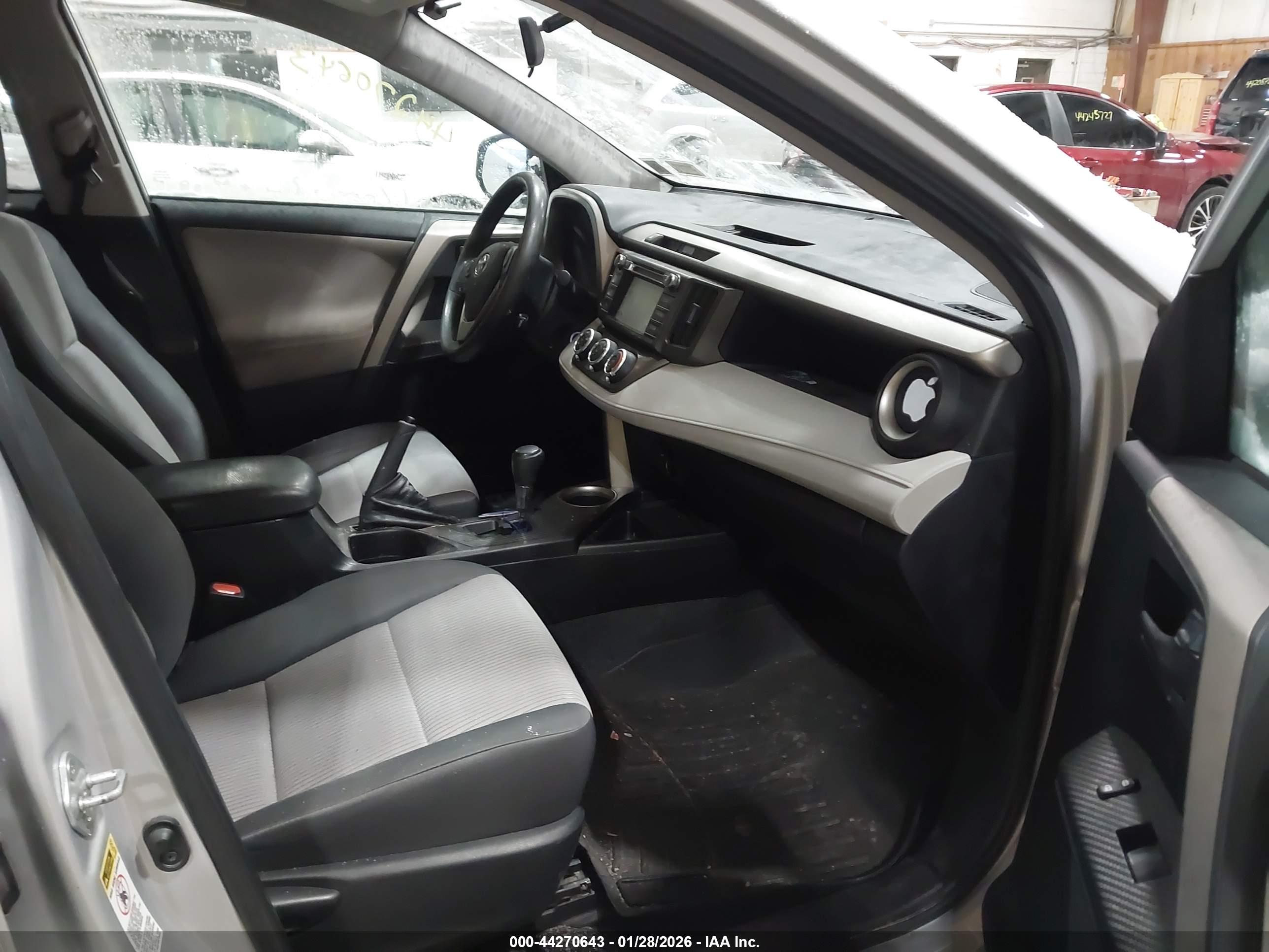 TOYOTA RAV4 image 5