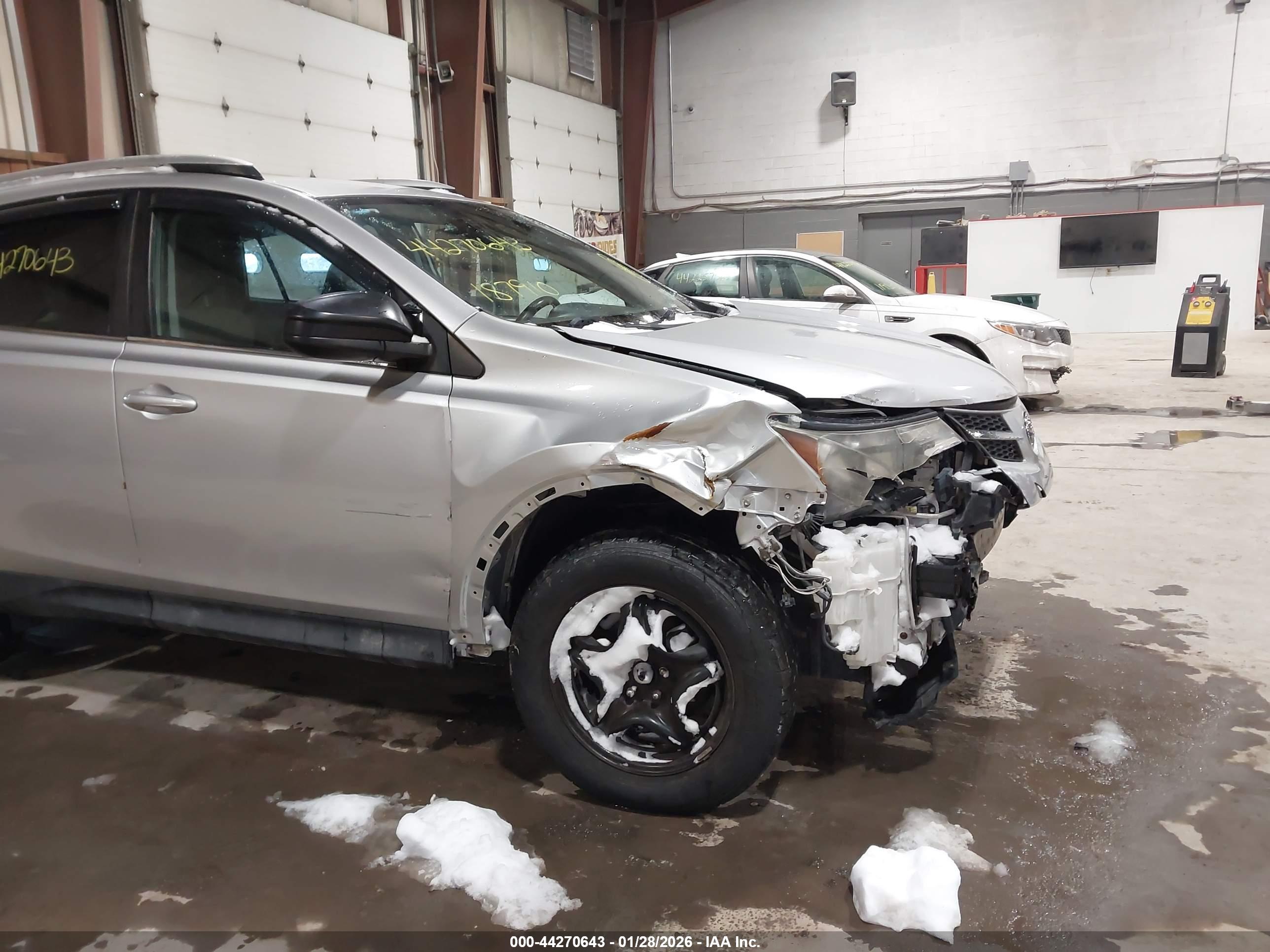 TOYOTA RAV4 image 6