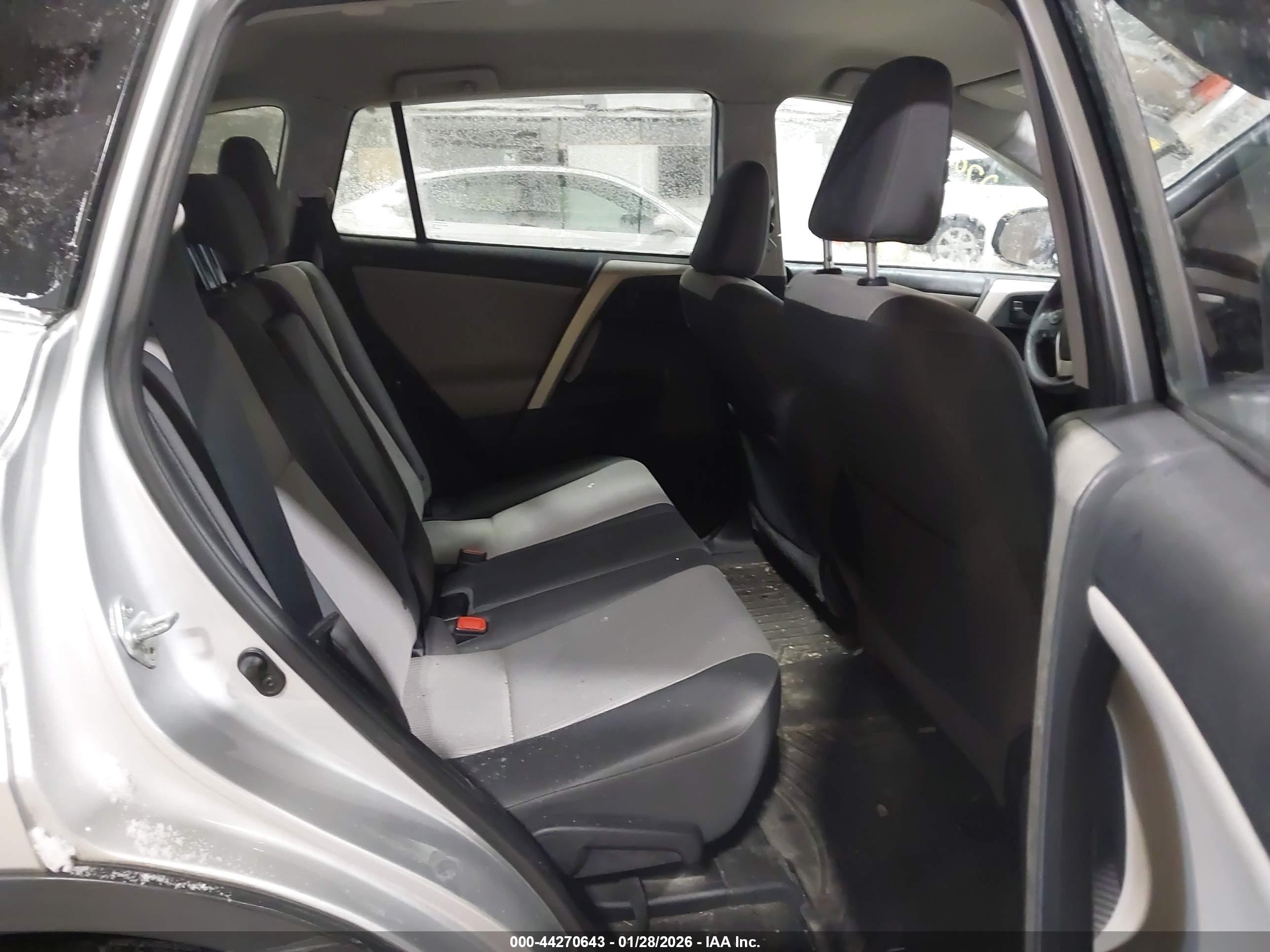 TOYOTA RAV4 image 8