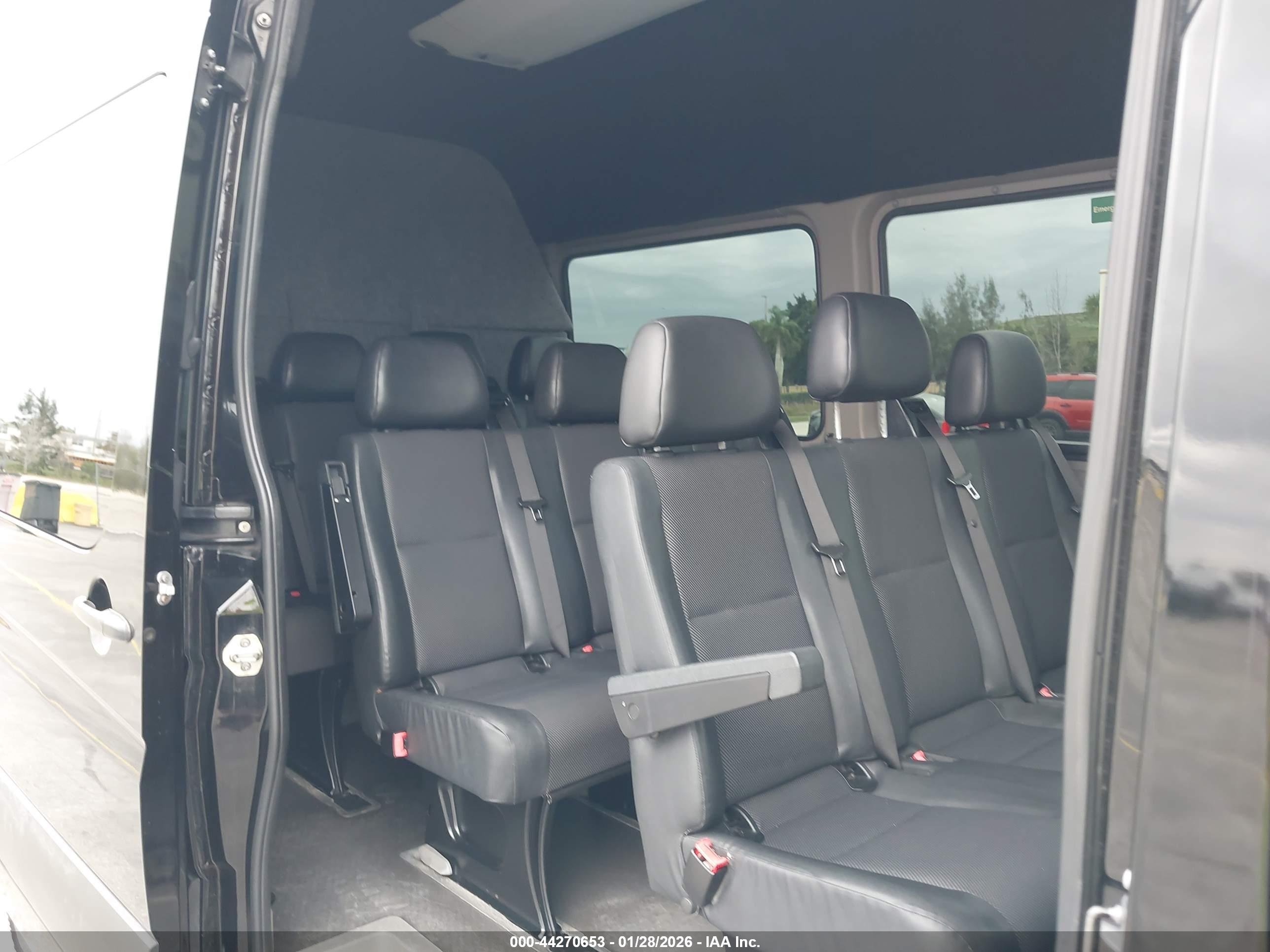 MERCEDES-BENZ SPRINTER image 8