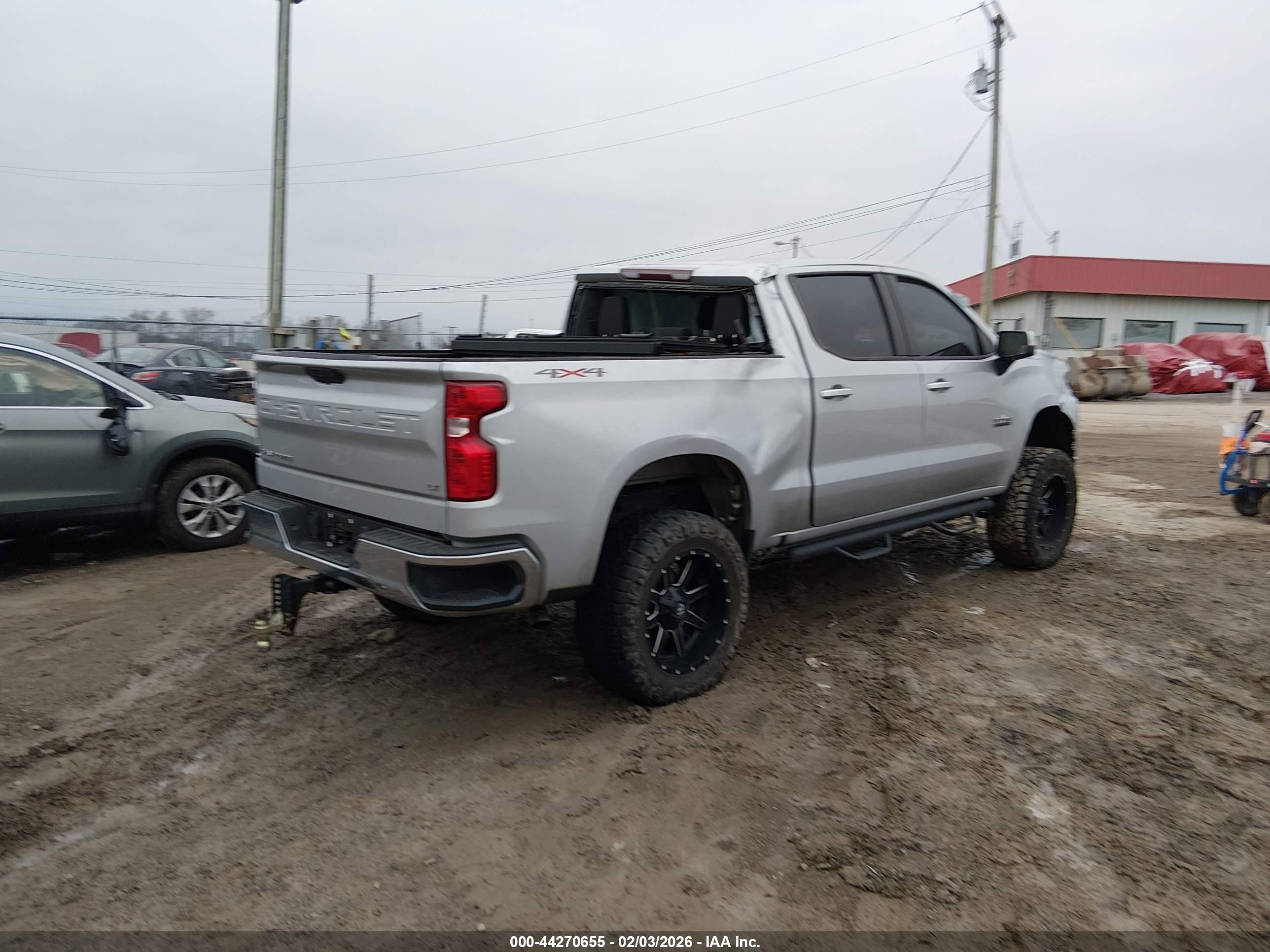 CHEVROLET SILVERADO image 4