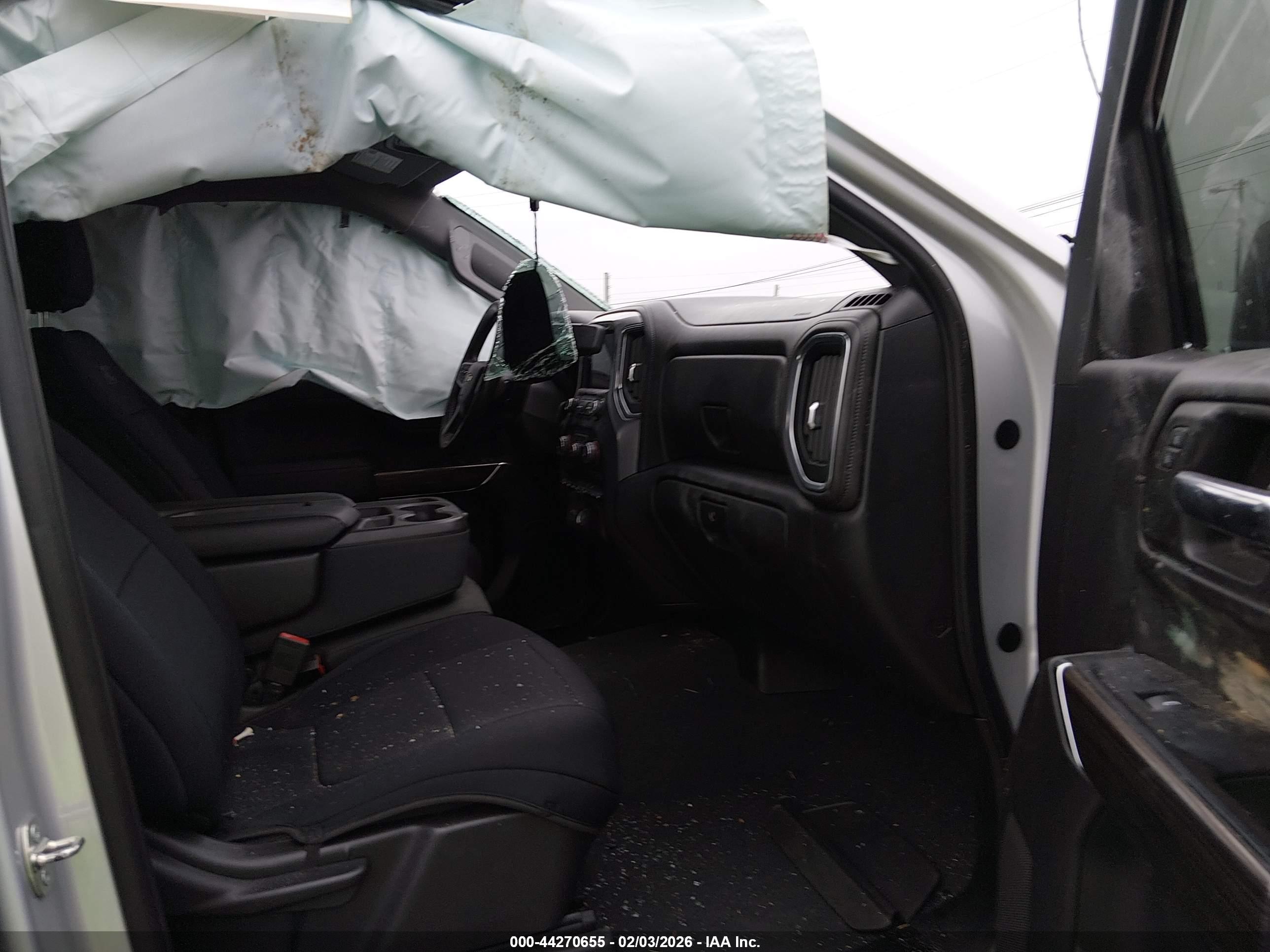 CHEVROLET SILVERADO image 5