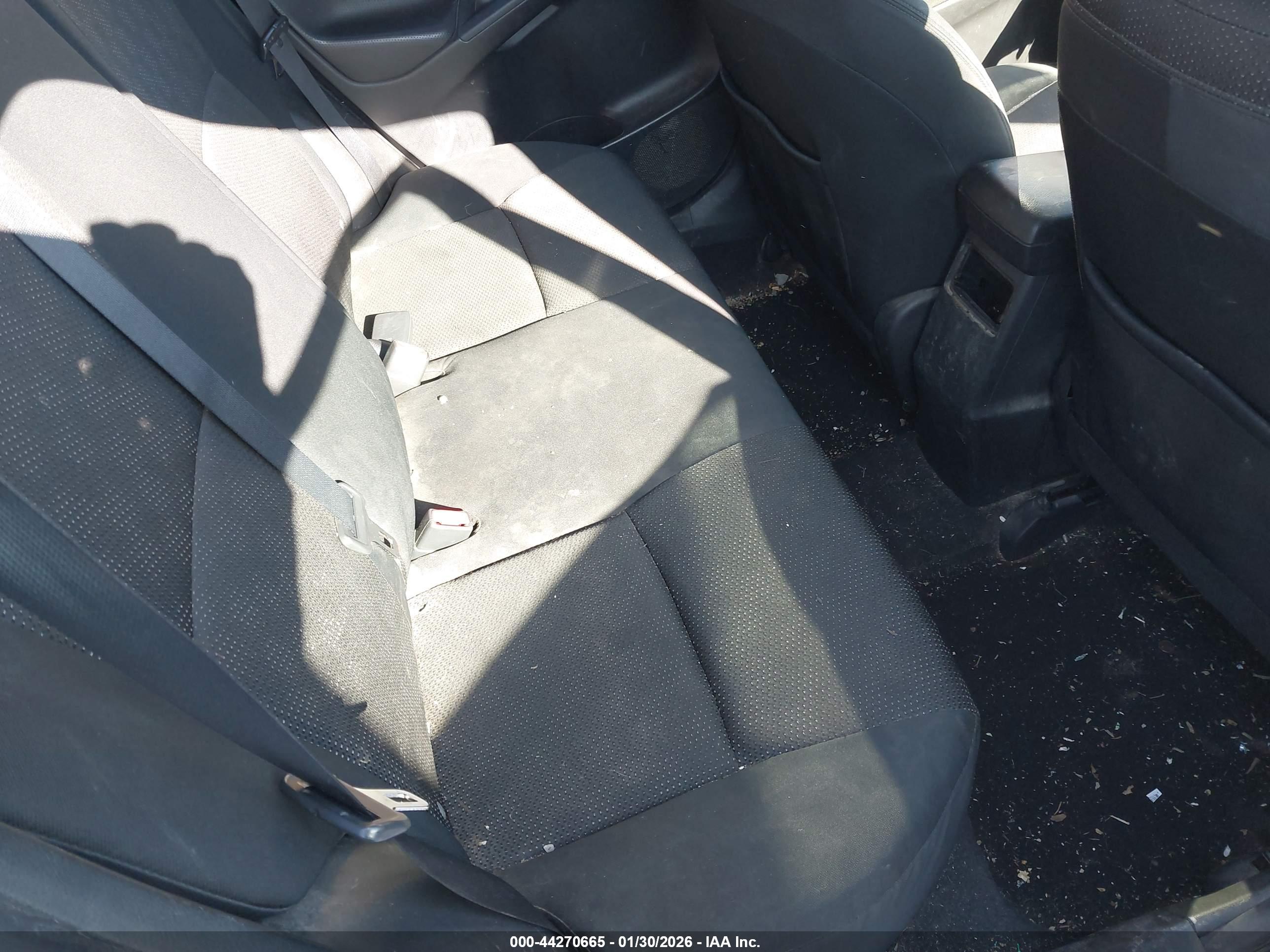 PONTIAC VIBE image 8