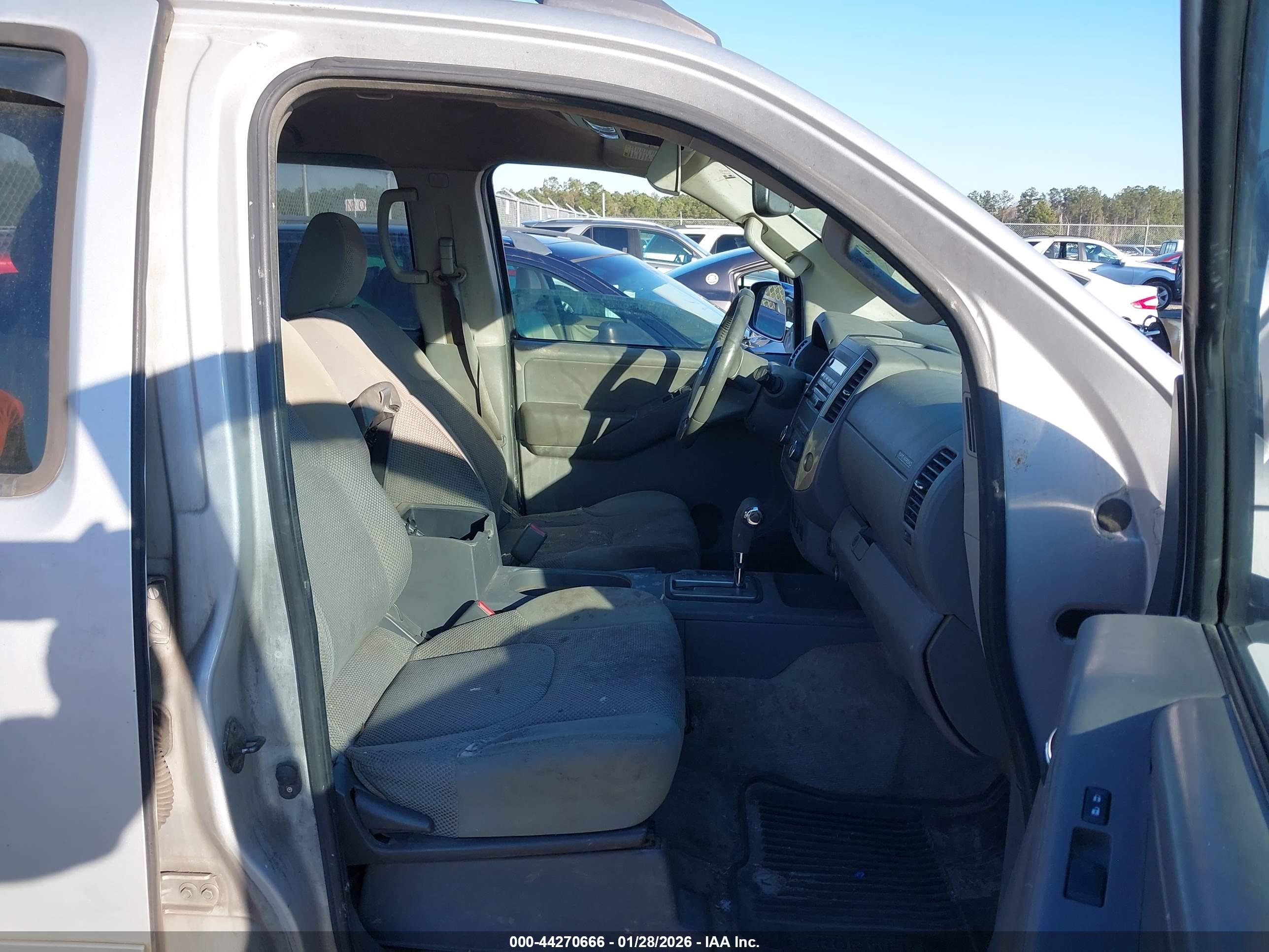 NISSAN FRONTIER image 5
