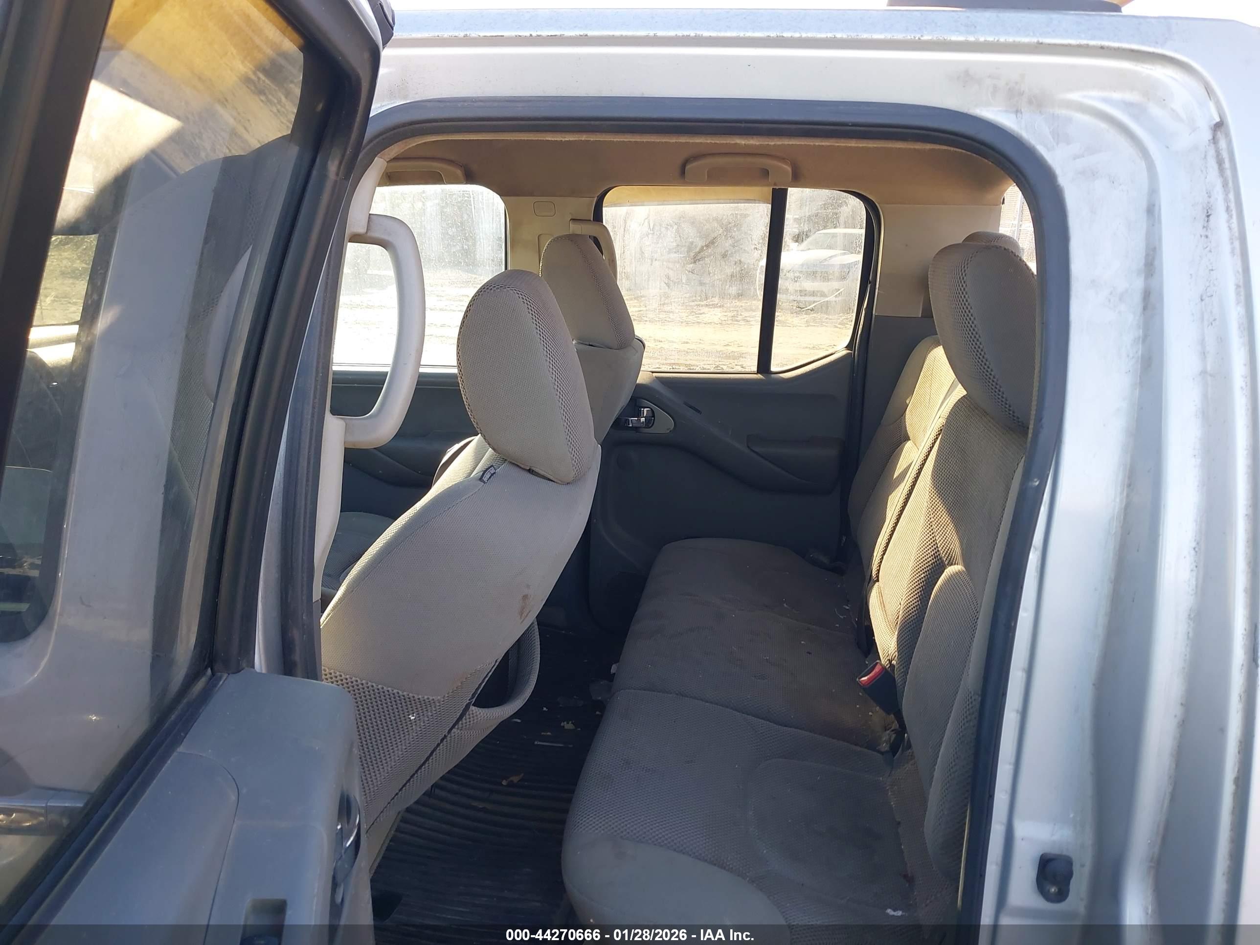 NISSAN FRONTIER image 8