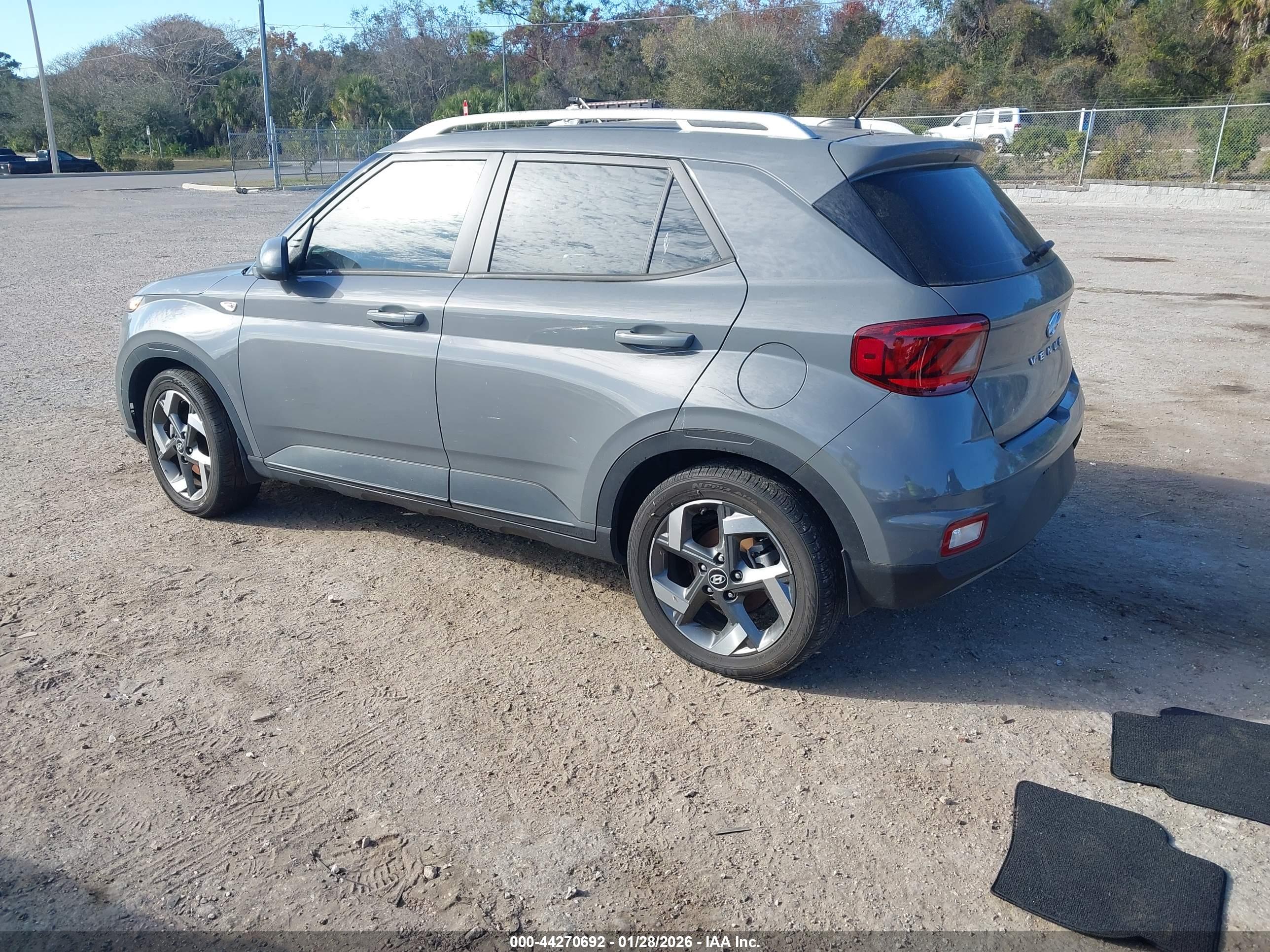 HYUNDAI VENUE image 3