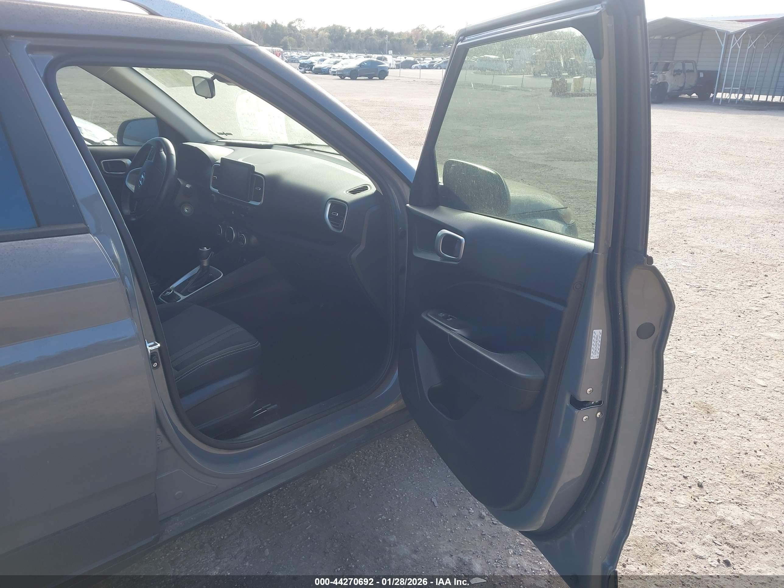 HYUNDAI VENUE image 5