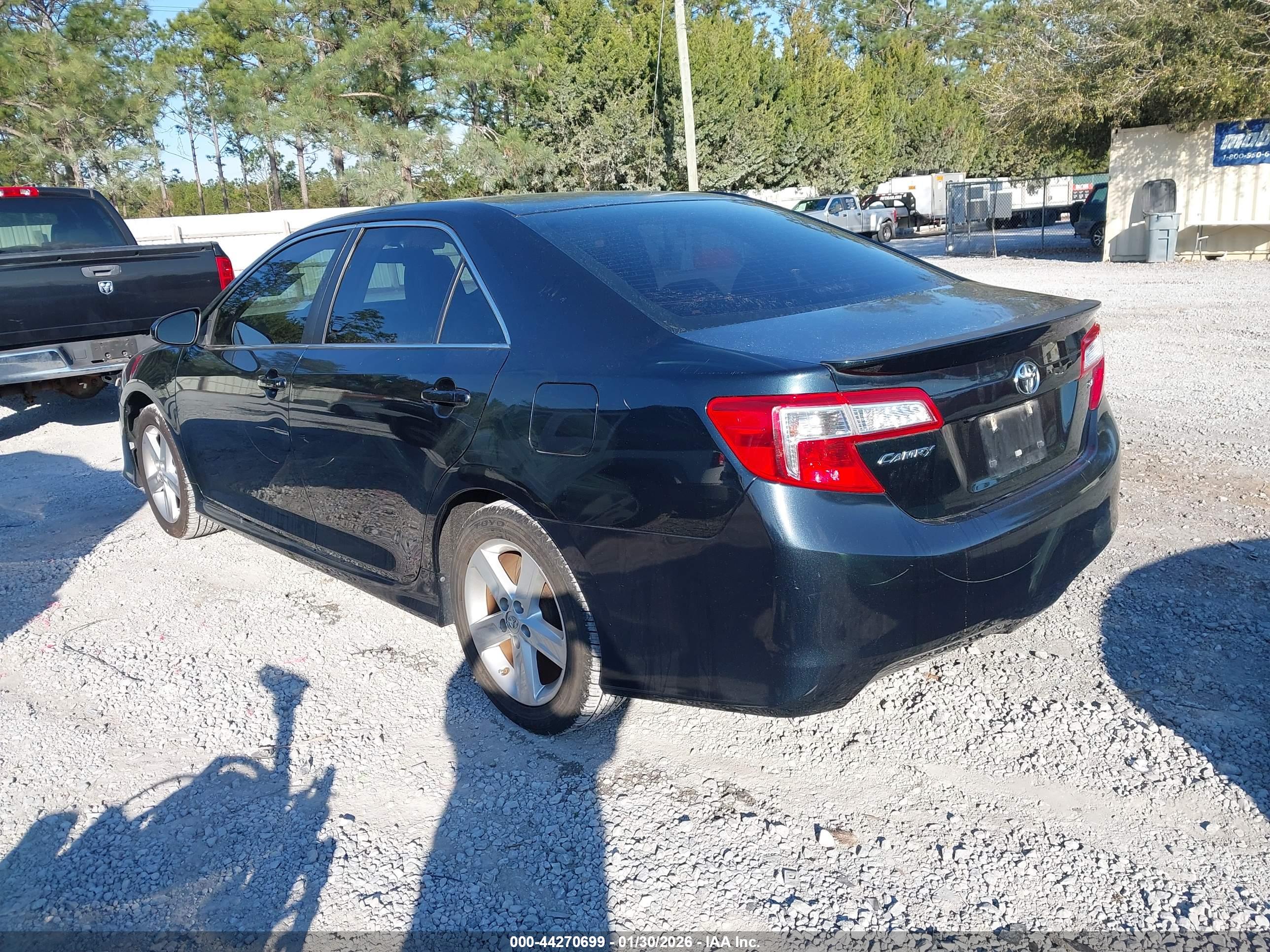 TOYOTA CAMRY image 3