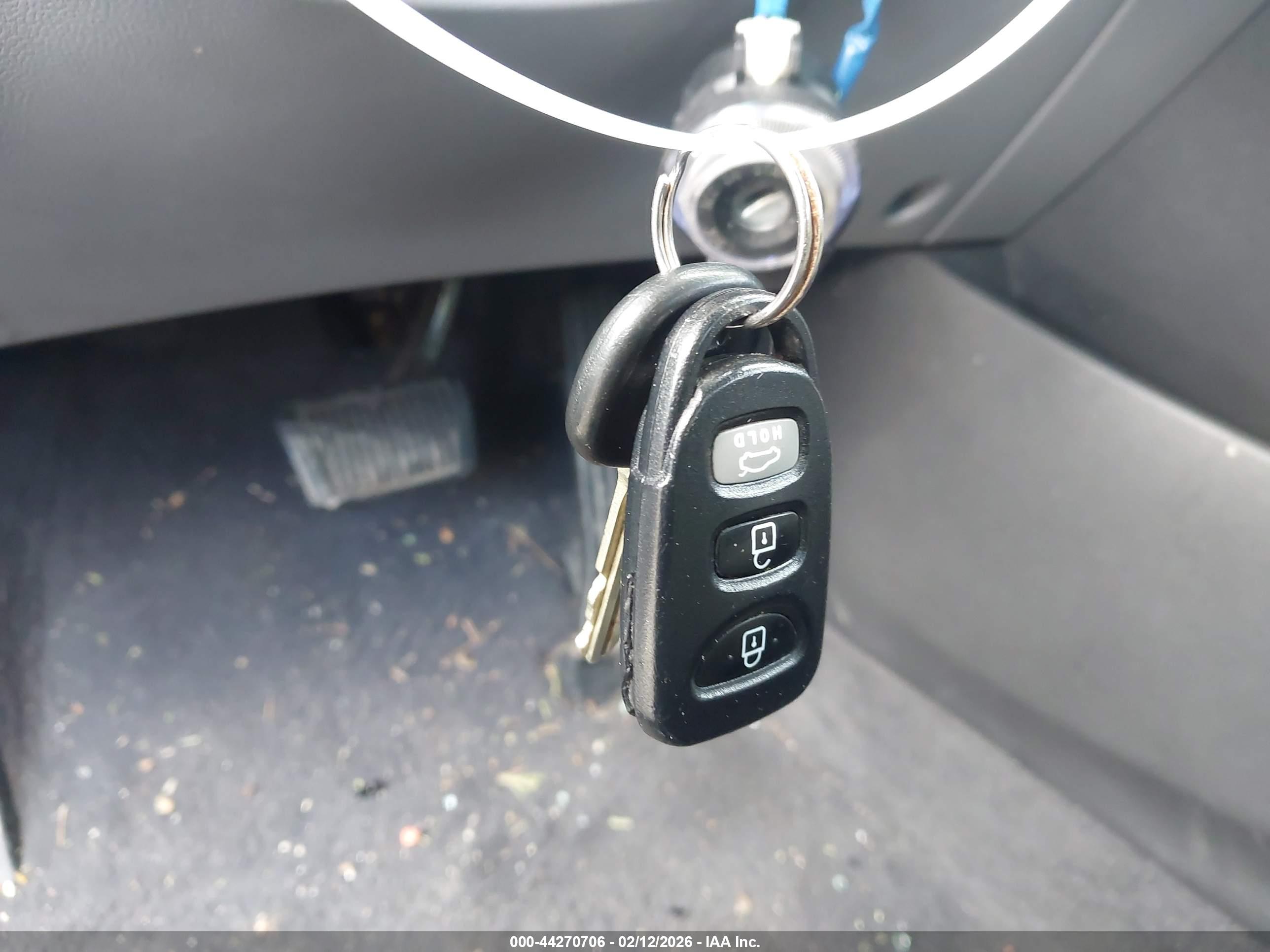 HYUNDAI ELANTRA image 11