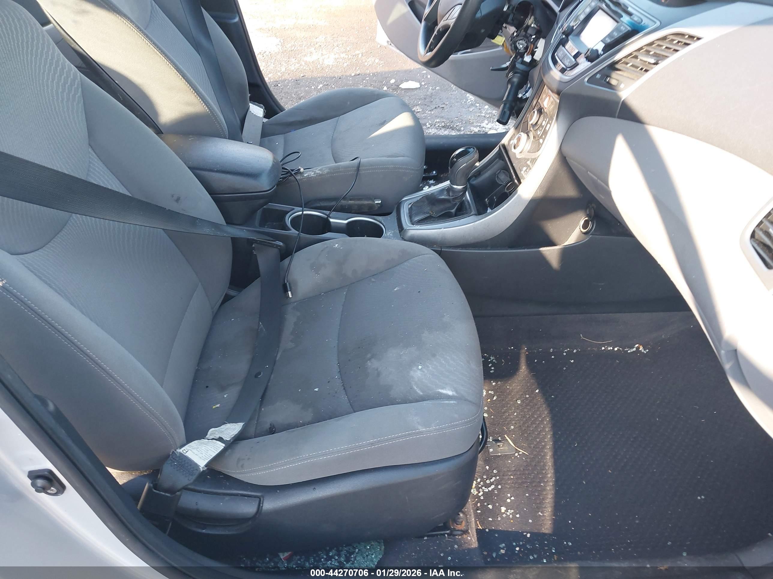 HYUNDAI ELANTRA image 5