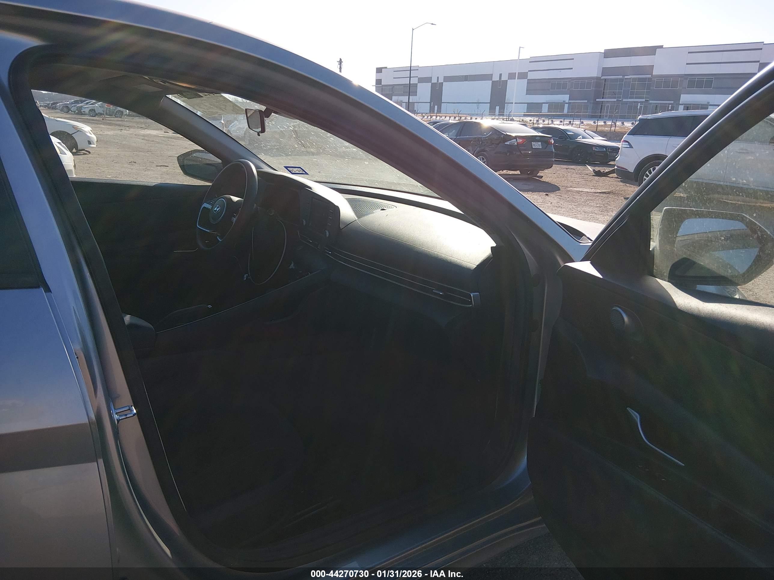 HYUNDAI ELANTRA image 5