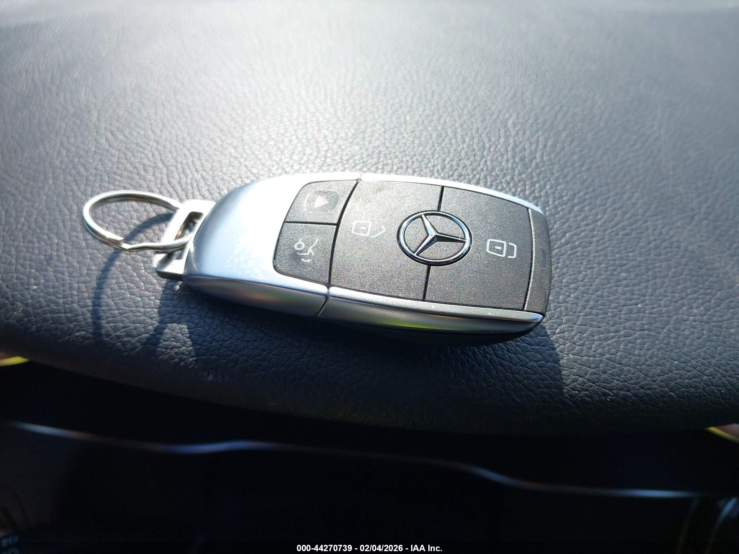 MERCEDES-BENZ GLC image 11